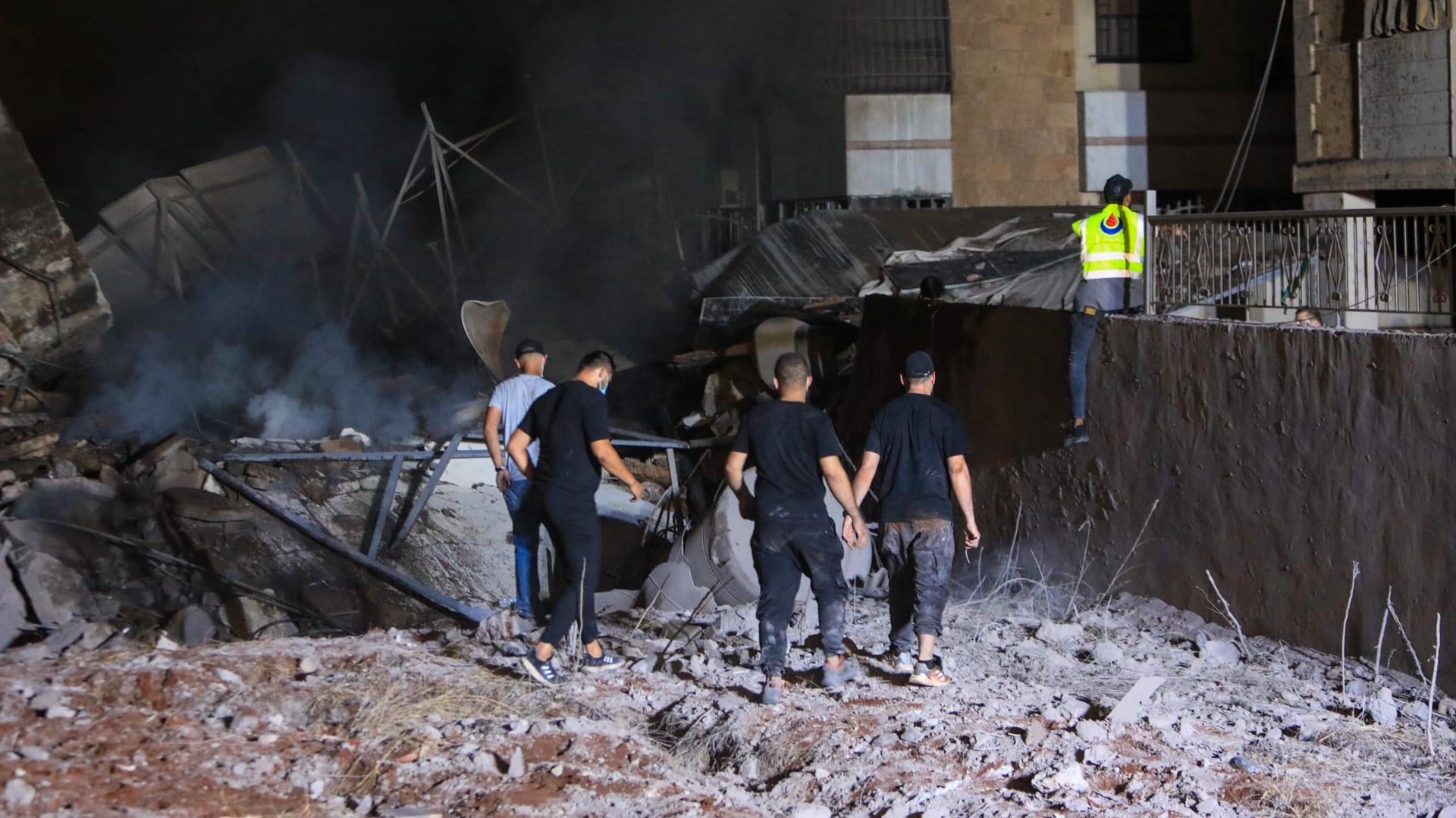 "سيغير قواعد اللعبة"..السفارة الإيرانية بلبنان تعلق على استهداف الضاحية الجنوبية لبيروت