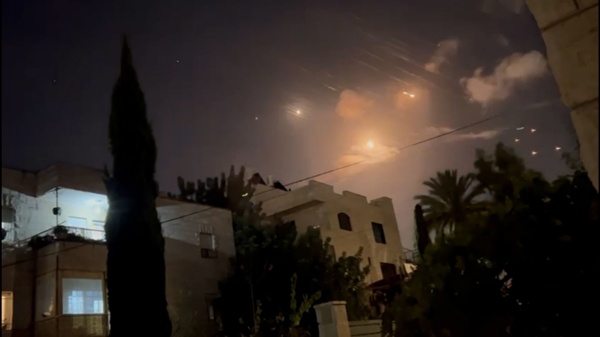 مقاطع تُظهر صواريخ إيران في سماء إسرائيل