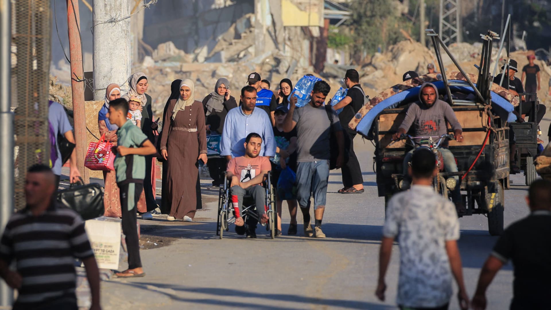 "هيومن رايتس ووتش" تتهم إسرائيل بارتكاب جريمة حرب عبر التهجير الجماعي في غزة والجيش الإسرائيلي يرد