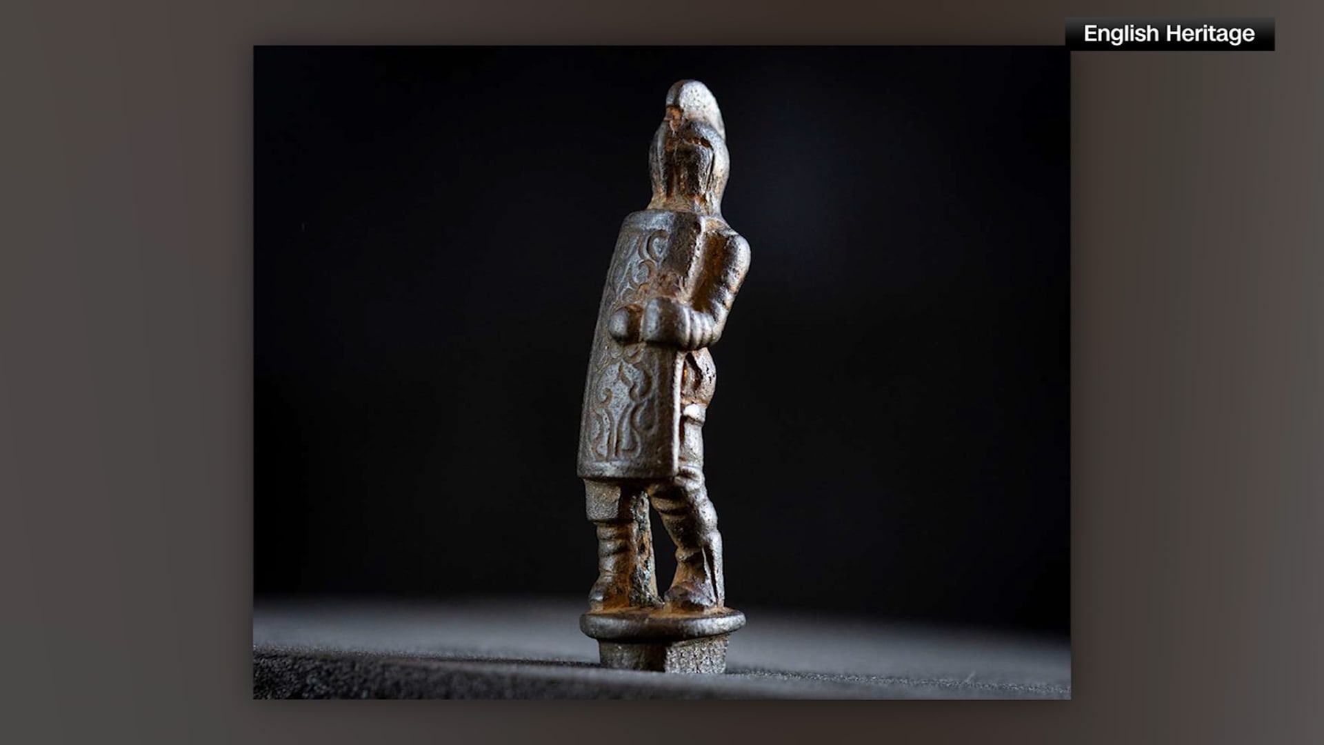 العثور على مقبض سكين أثري نادر في إنكلترا.. ماذا كشفت؟