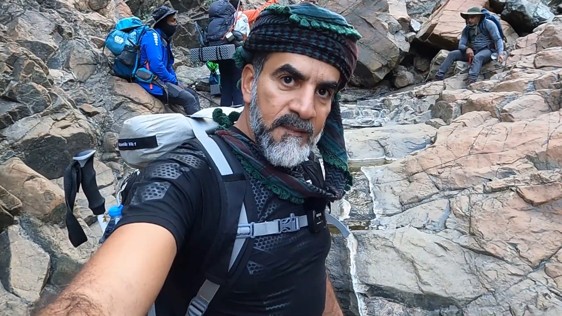 "أم النسور".. عُماني يرصد زوايا مخفية ساحرة لأعلى قمة جبلية بدبي