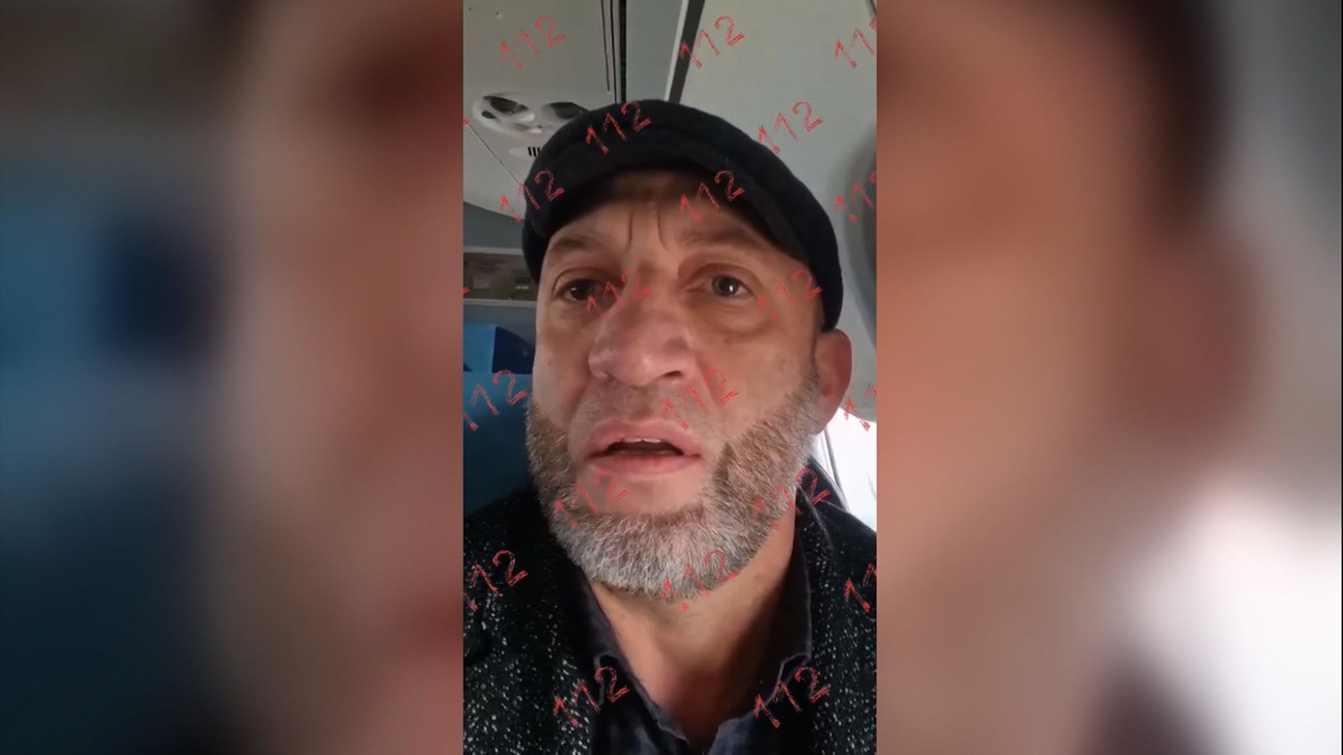 ظهر وهو يكبر ويتشهد قبل لحظات من الكارثة.. شاهد ما قاله ناج من حادث تحطم الطائرة الأذربيجانية - CNN Arabic