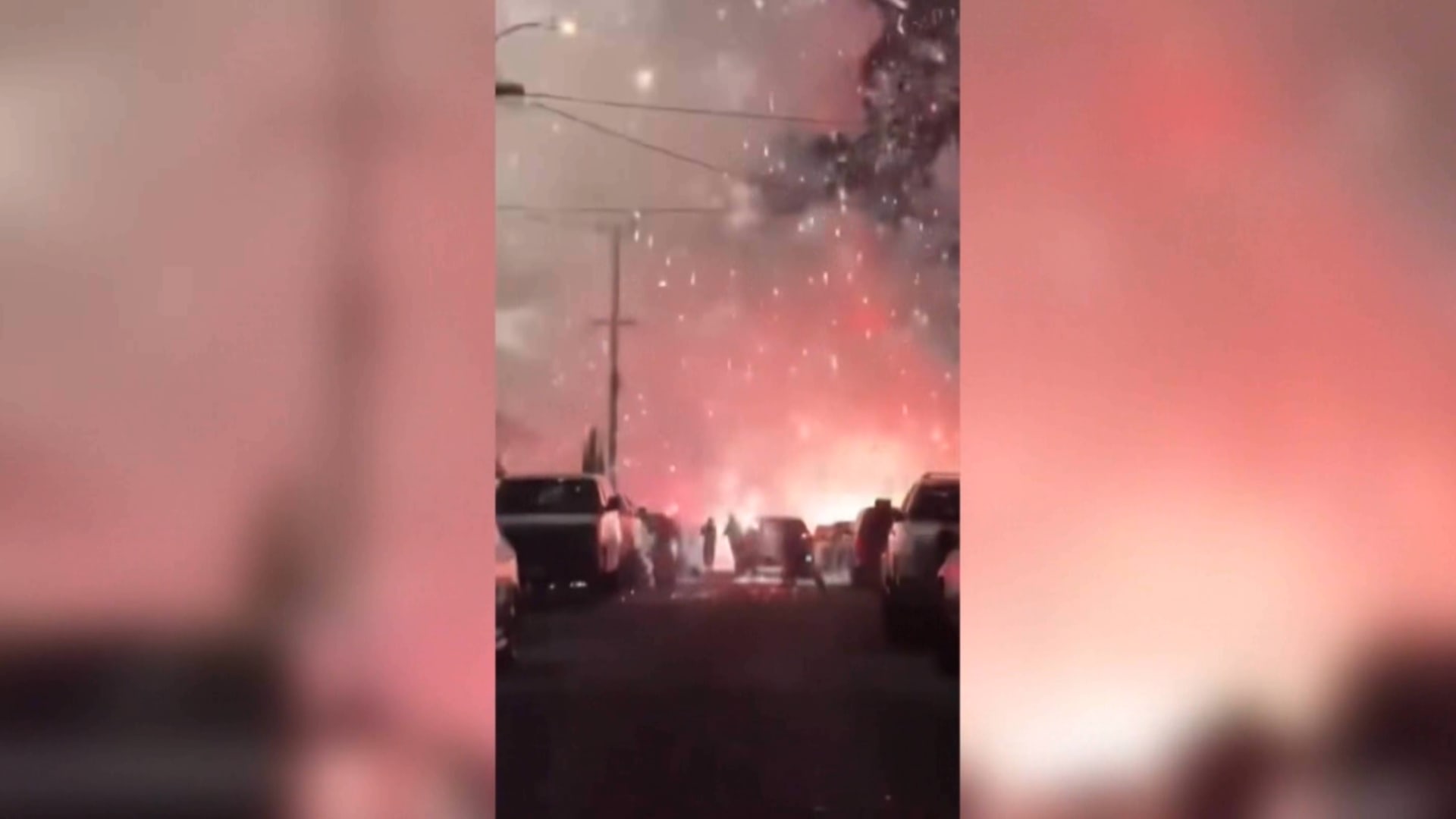 "قد لا ينجوا".. أطفال صغار من بين 21 شخصًا ضحية بالألعاب النارية.. وطبيب يوجه النصائح - CNN Arabic