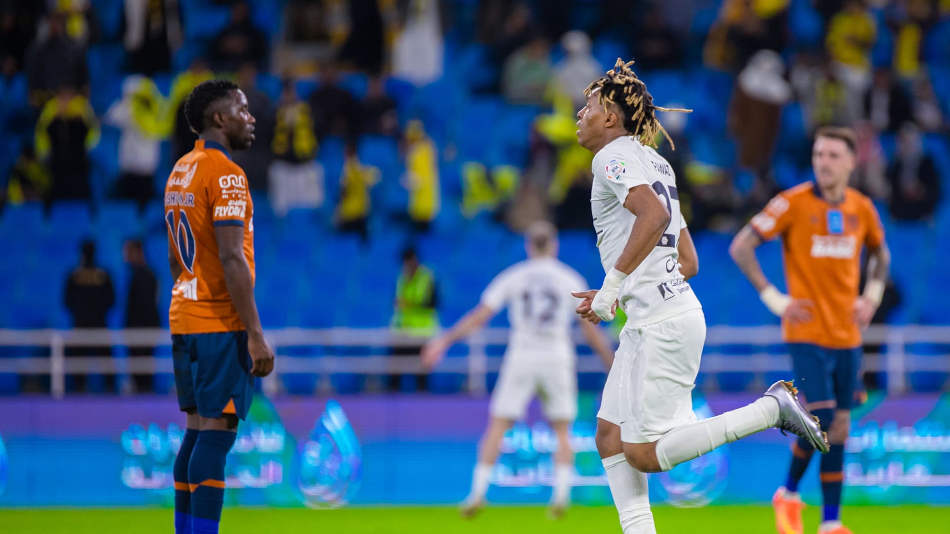 لحظات جنونية في مباراة الاتحاد والفيحاء بالدوري السعودي إليك ما حدث لحظات جنونية في مباراة الاتحاد والفيحاء بالدوري السعودي إليك ما حدث