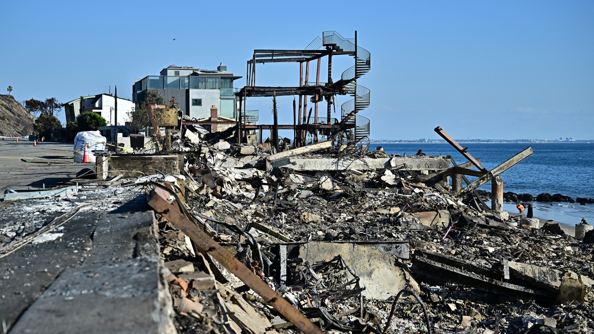 رسالة مؤثرة توثق كلمات رجل لوالدته في آخر لحظات حياته قبل موته بحرائق غابات لوس أنجلوس