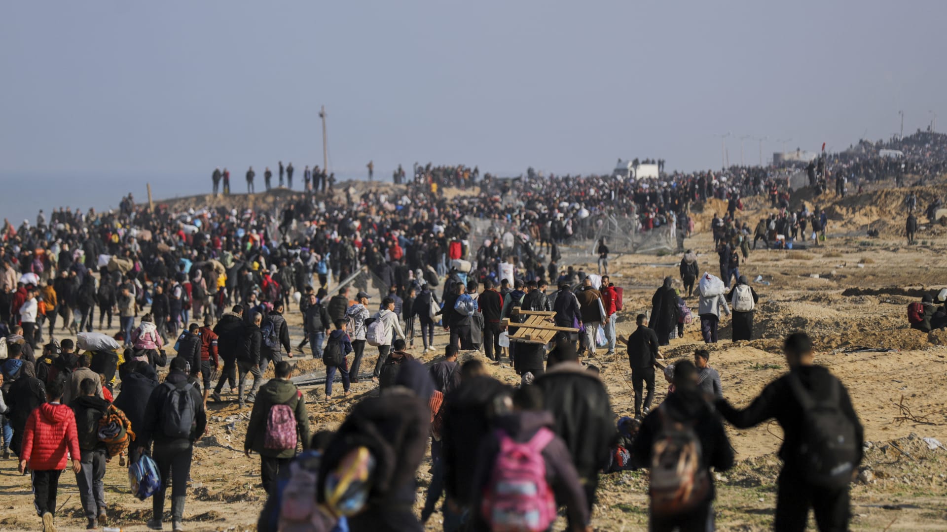 اقترح نقل سكان غزة إلى مصر والأردن.. هل خالف ترامب رؤية أمريكا لحل الصراع؟