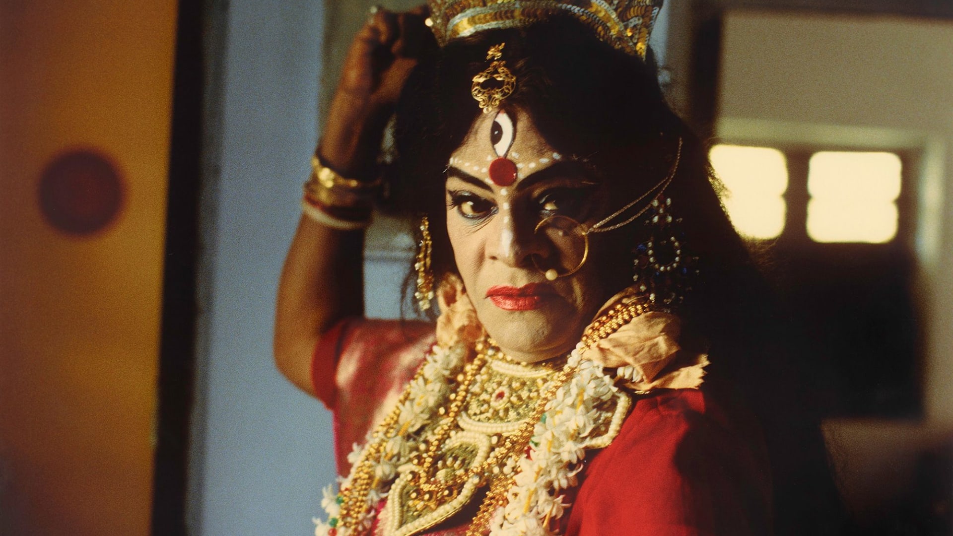 سلوكيات فتيات الهوى بكولكاتا نقلها إلى المسرح ما سر العين الثالثة لهذا الممثل