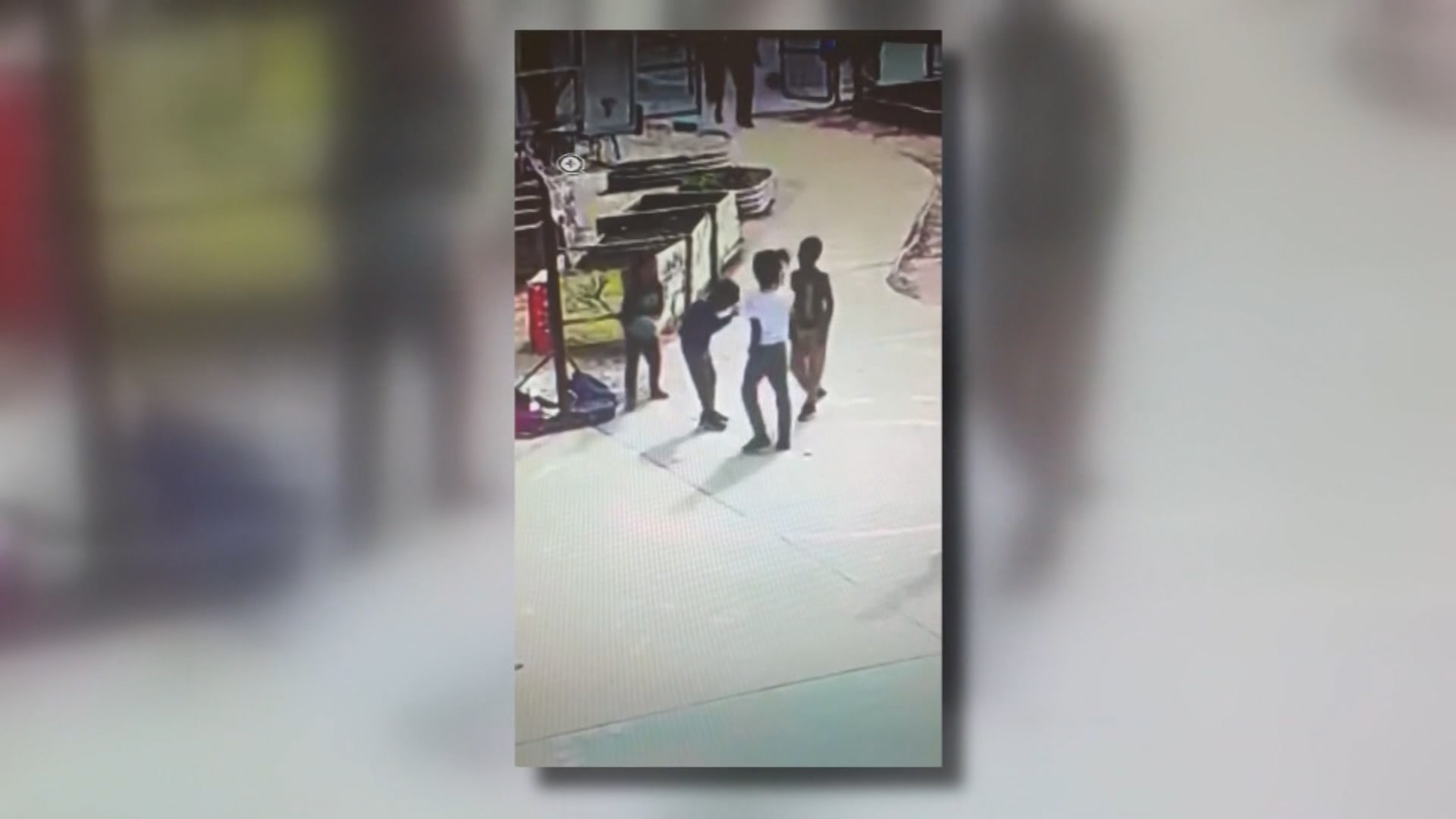 بسبب مقطع رآه على يوتيوب.. شاهد كيف تدخل طفل بعمر 9 سنوات لإنقاذ صديقه المختنق - CNN Arabic