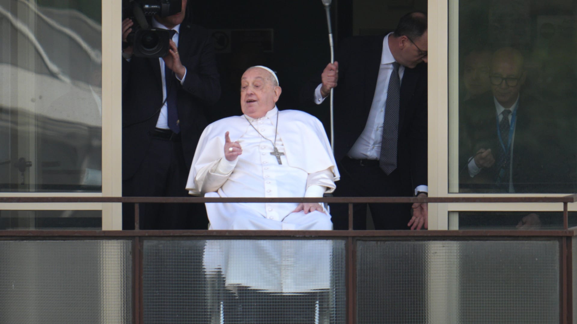 مصدر بالفاتيكان يعلن تحسن حالة البابا فرنسيس: "لم يعد في خطر وشيك"