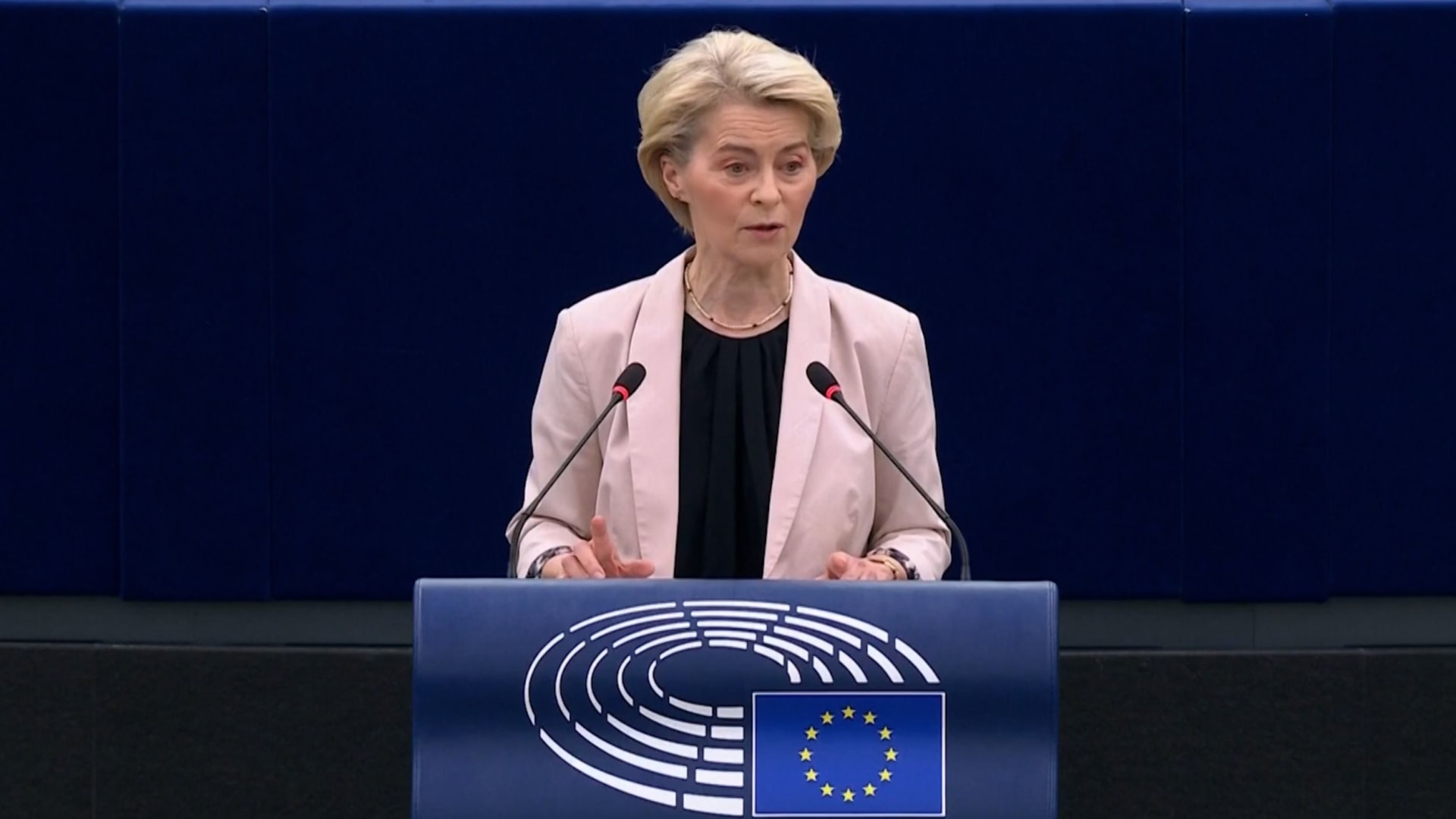 رئيسة الاتحاد الأوروبي تحذر ترامب من فرض رسوم جمركية على أوروبا