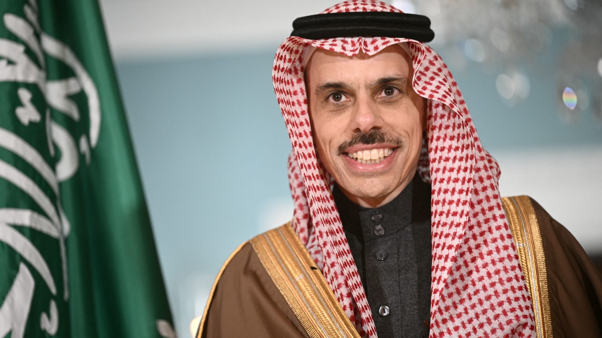 وزير خارجية السعودية يتلقى اتصالا من نظيره الإيراني.. وهذا ما ناقشاه