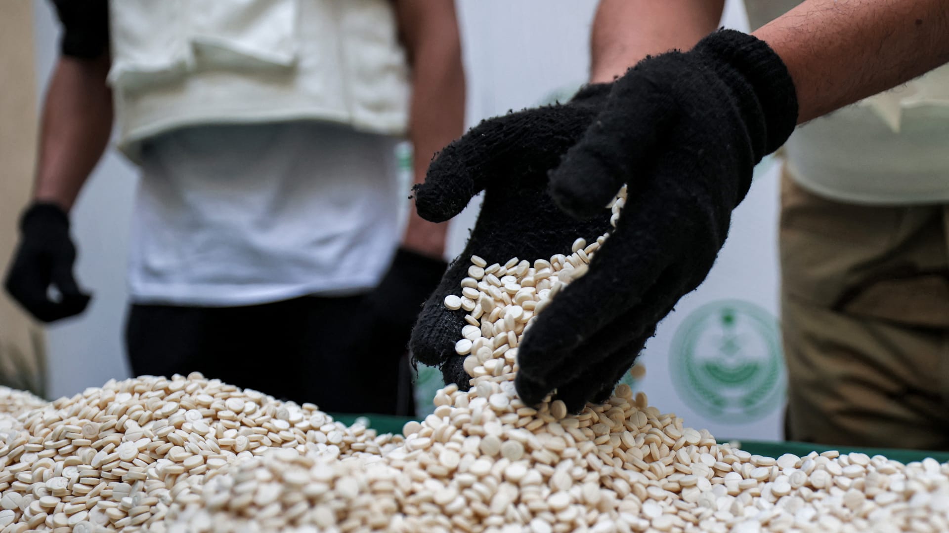 السعودية.. الداخلية تنفذ الإعدام بمواطنين "تعزيرًا" وتكشف عن جريمتهما