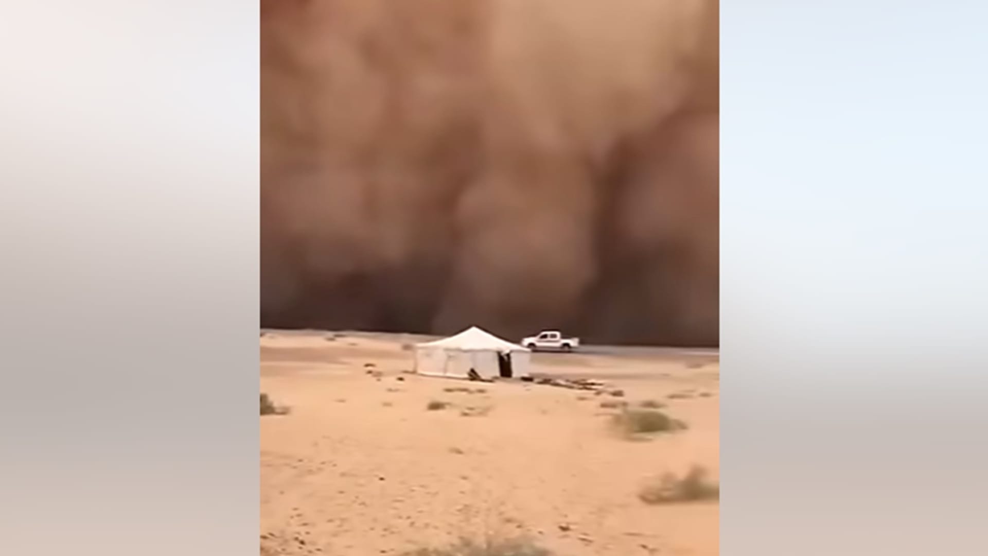 حصد ملايين المشاهدات.. حقيقة فيديو متداول لـ"العاصفة الجدارية" في مصر؟