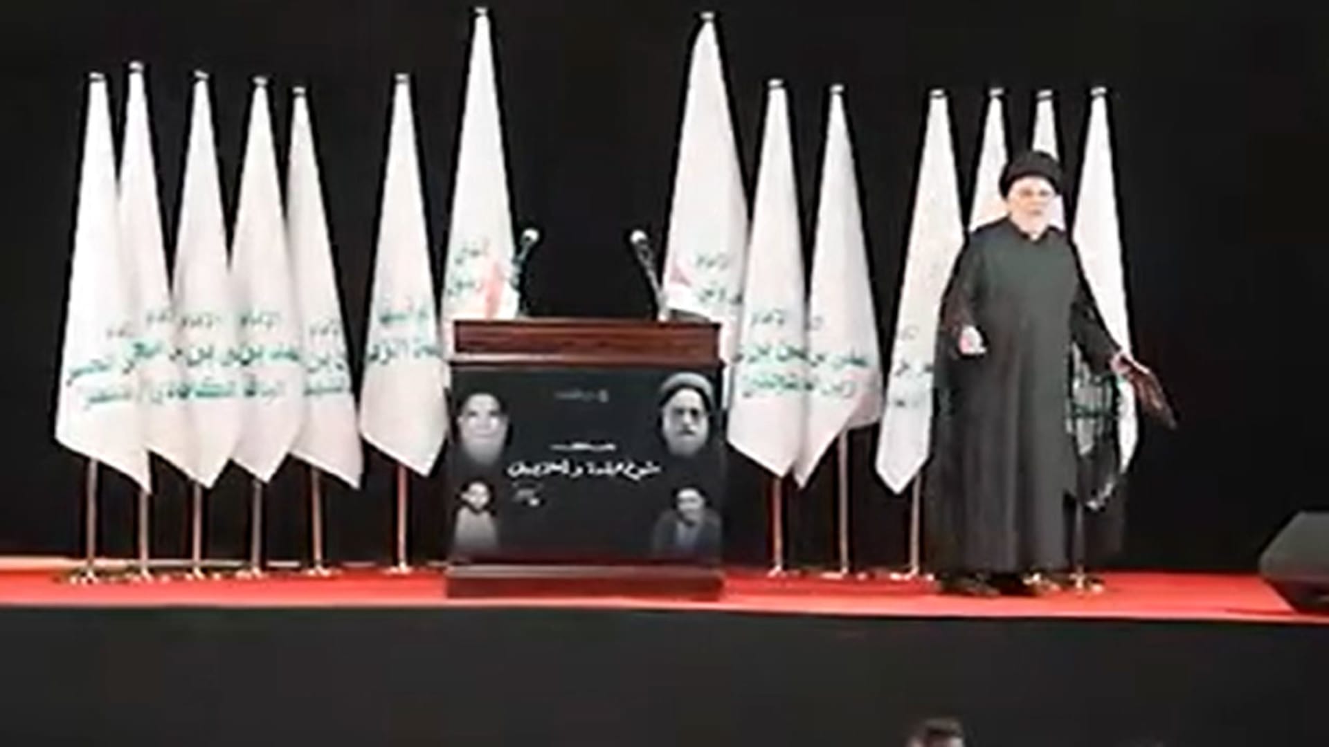 العراق.. فيديو غضب مقتدى الصدر وما فعله على منصة خلال كلمة مباشرة يشعل تفاعلا