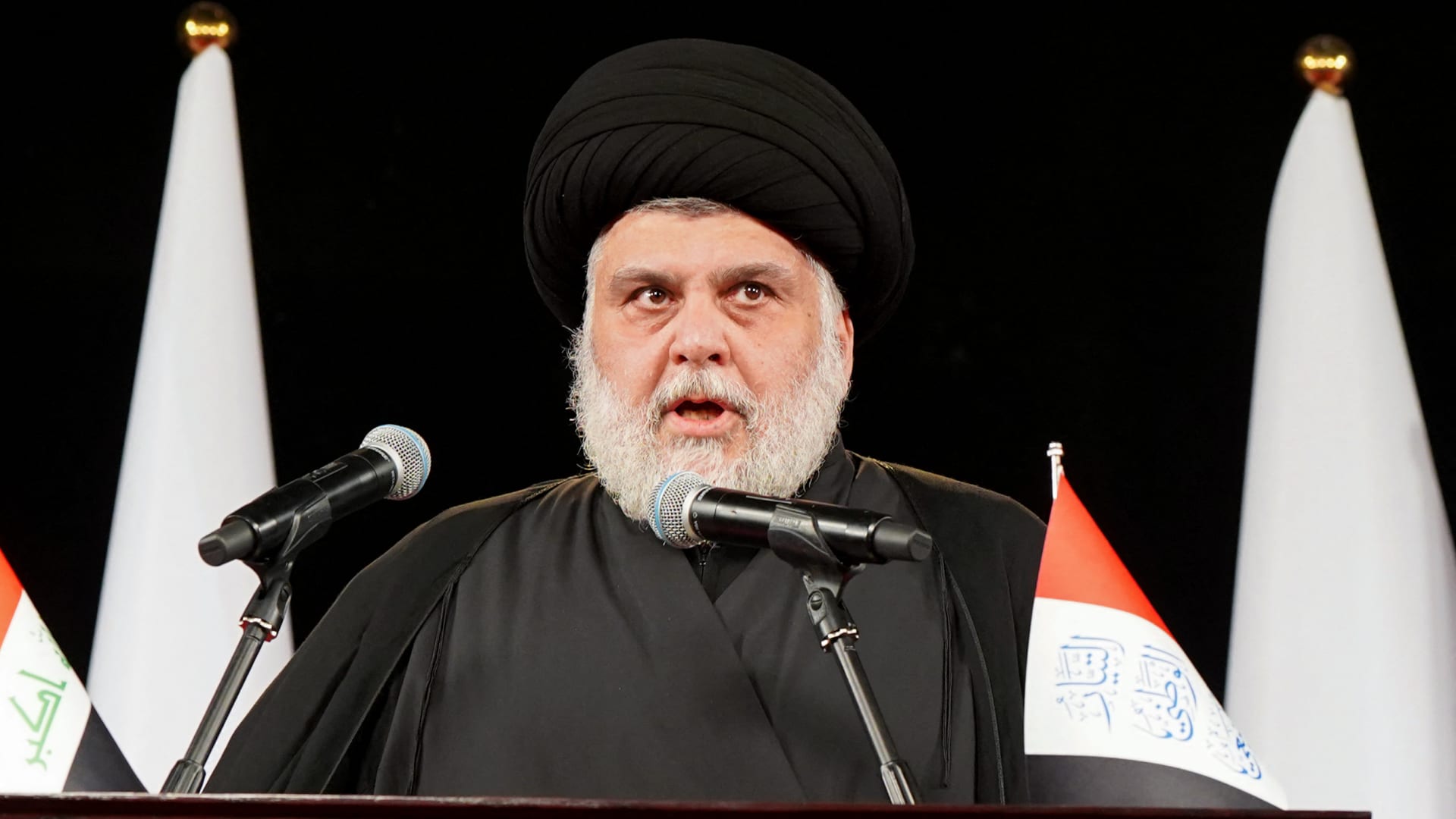 مقتدى الصدر يطالب بالسماح لعامة الناس بأداء الحج دون حصص أو تفرقة بين الغني والفقير