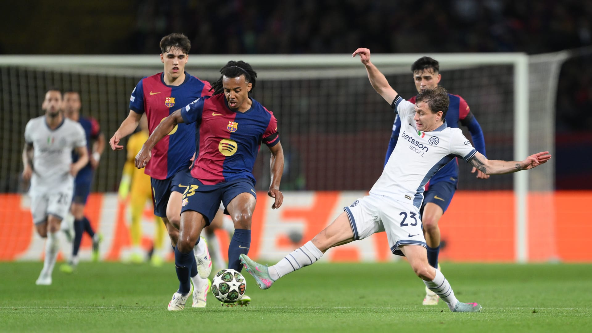 موعد مباراة الإياب بين برشلونة وإنتر ميلان.. برأيك من سيبلغ نهائي دوري أبطال أوروبا؟