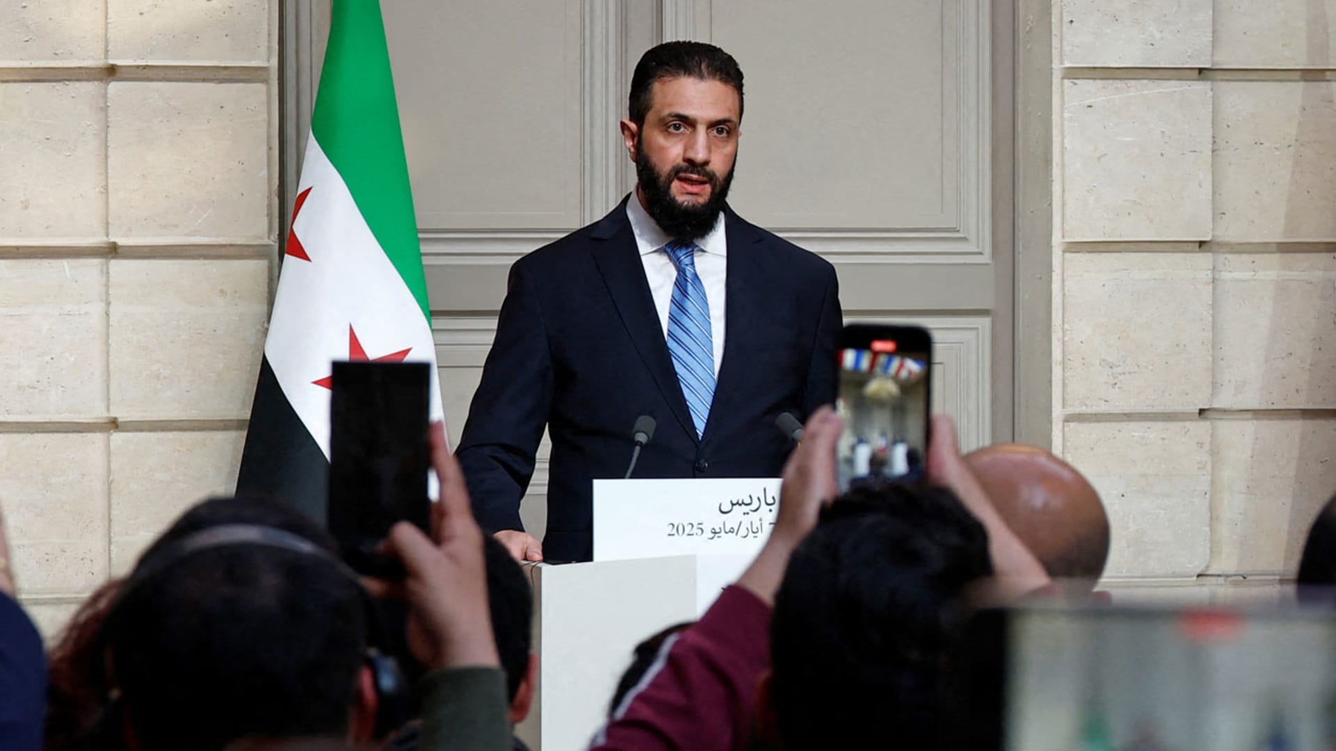 سوريا.. أحمد الشرع يشعل تفاعلا برد على عدم الثقة به لأنه قائد سابق لجماعة متطرفة خلال مؤتمر مع ماكرون بفرنسا