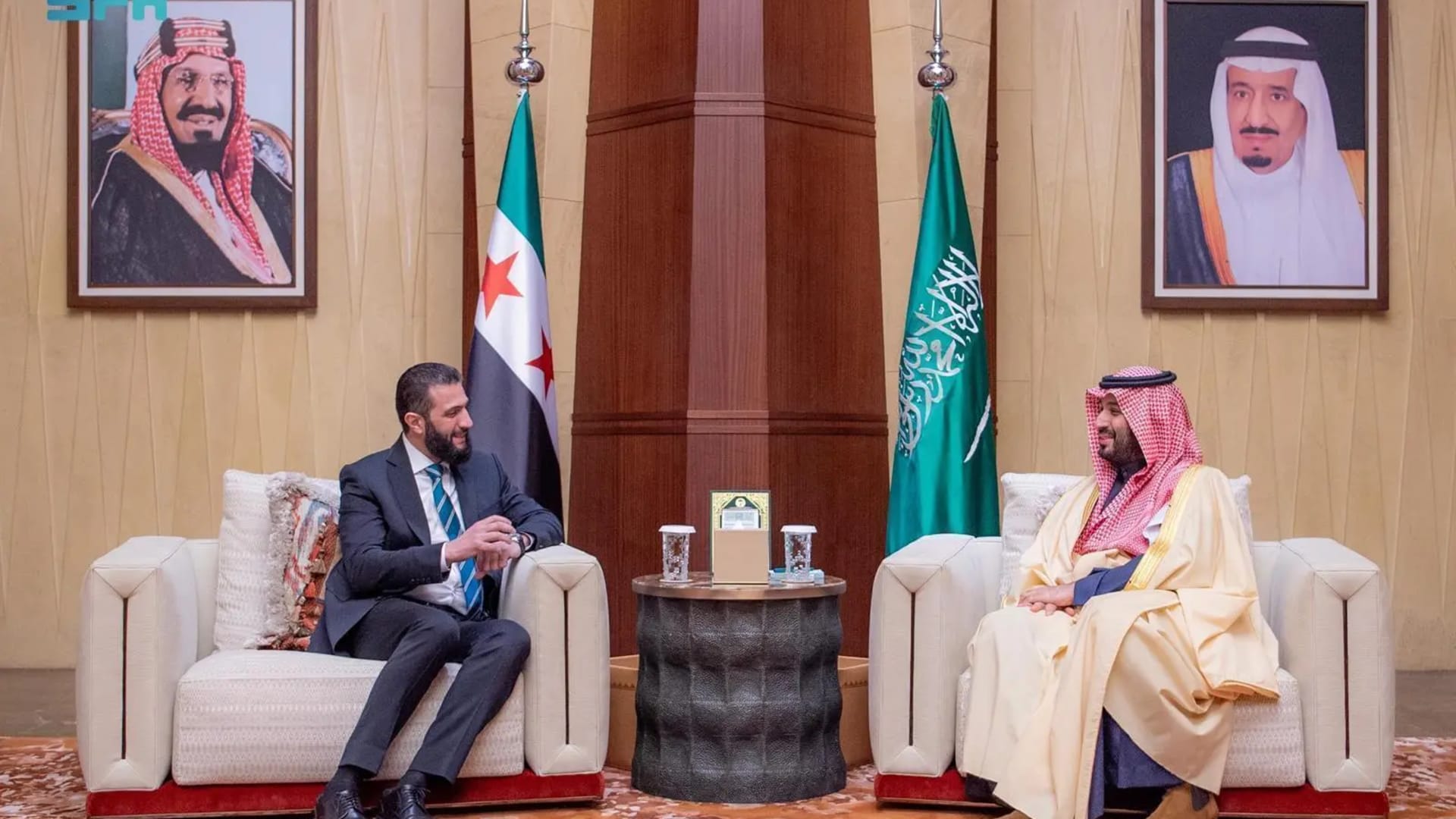 محمد بن سلمان يتلقى اتصالا من أحمد الشرع وهذا ما بحثاه