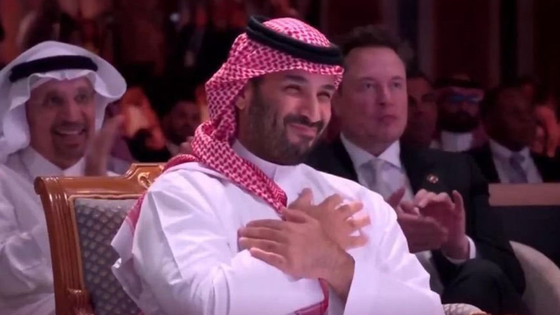 سوريا.. محمد بن سلمان يثير تفاعلا بفيديو رد فعله على حديث ترامب عن رفع العقوبات