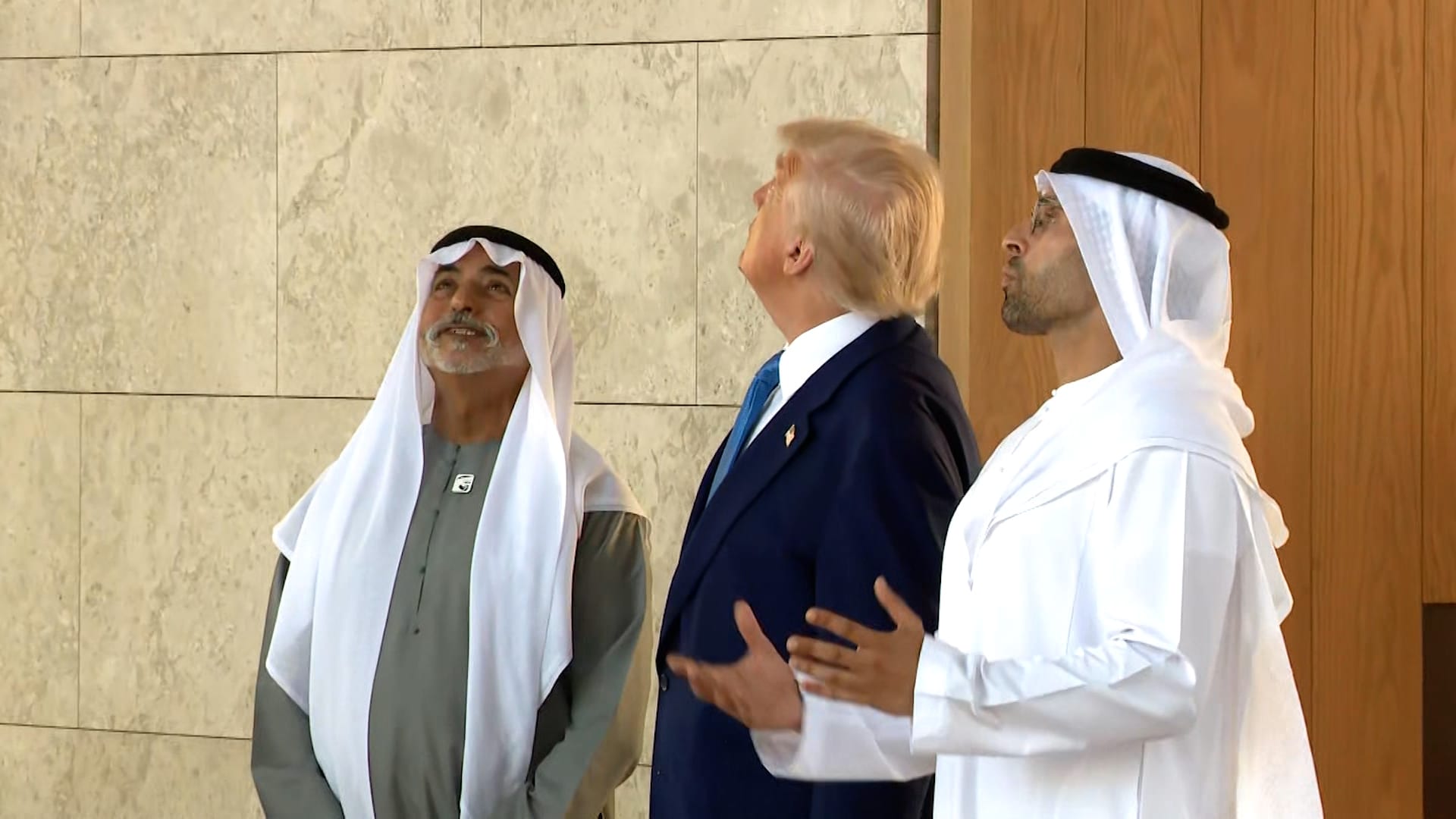 ترامب بكنيس يهودي في أبوظبي.. شاهد جولته ببيت العائلة الإبراهيمية