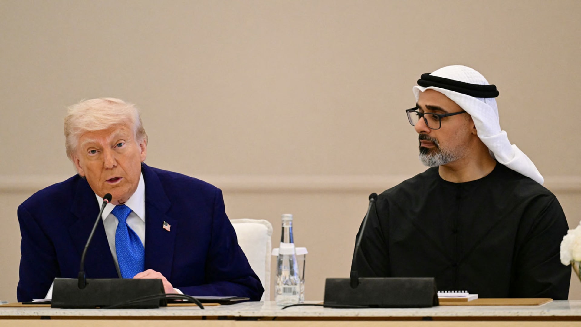 الإمارات.. جملة قالها ولي عهد أبوظبي لترامب حول "التريليونات" تشعل تفاعلا