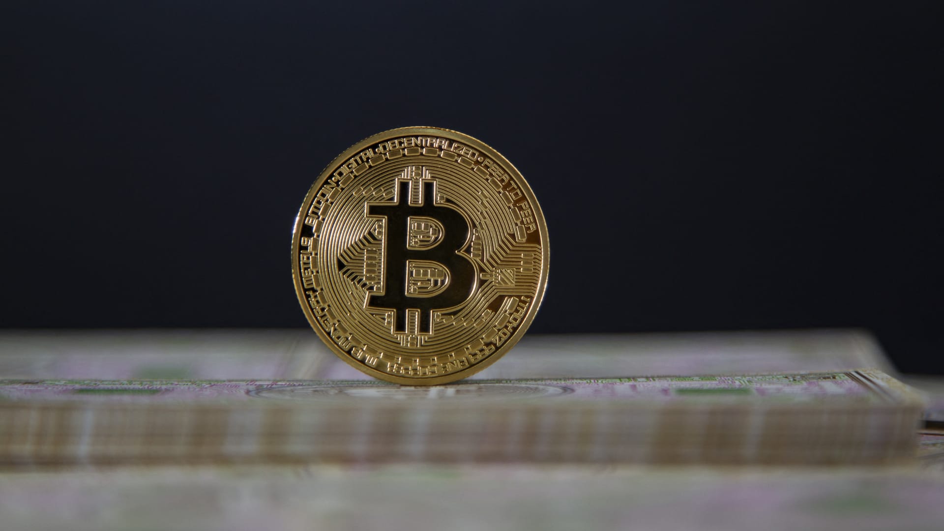 بيتكوين تسجل أعلى مستوى لها يفوق 109 آلاف دولار
