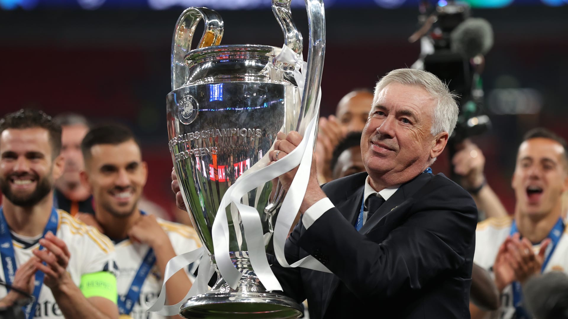 ريال مدريد يُعلن رسميا رحيل أنشيلوتي عن صفوفه ويودعه بكلمات مؤثرة