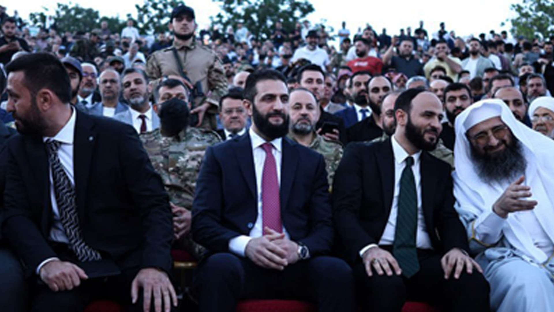 سوريا.. لقطة "تأثر" أحمد الشرع وما سببها بخطاب حلب يثير تفاعلا