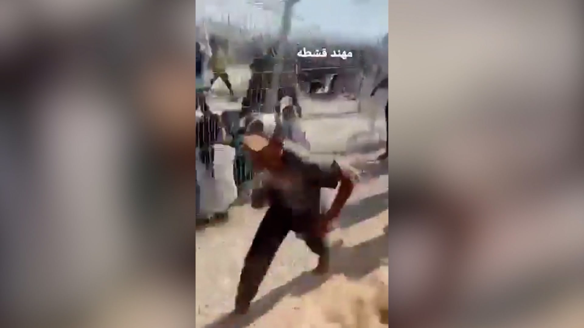 إطلاق نار وفوضى.. شاهد ما حدث خلال توزيع المساعدات في "مؤسسة غزة الإنسانية" المثيرة للجدل