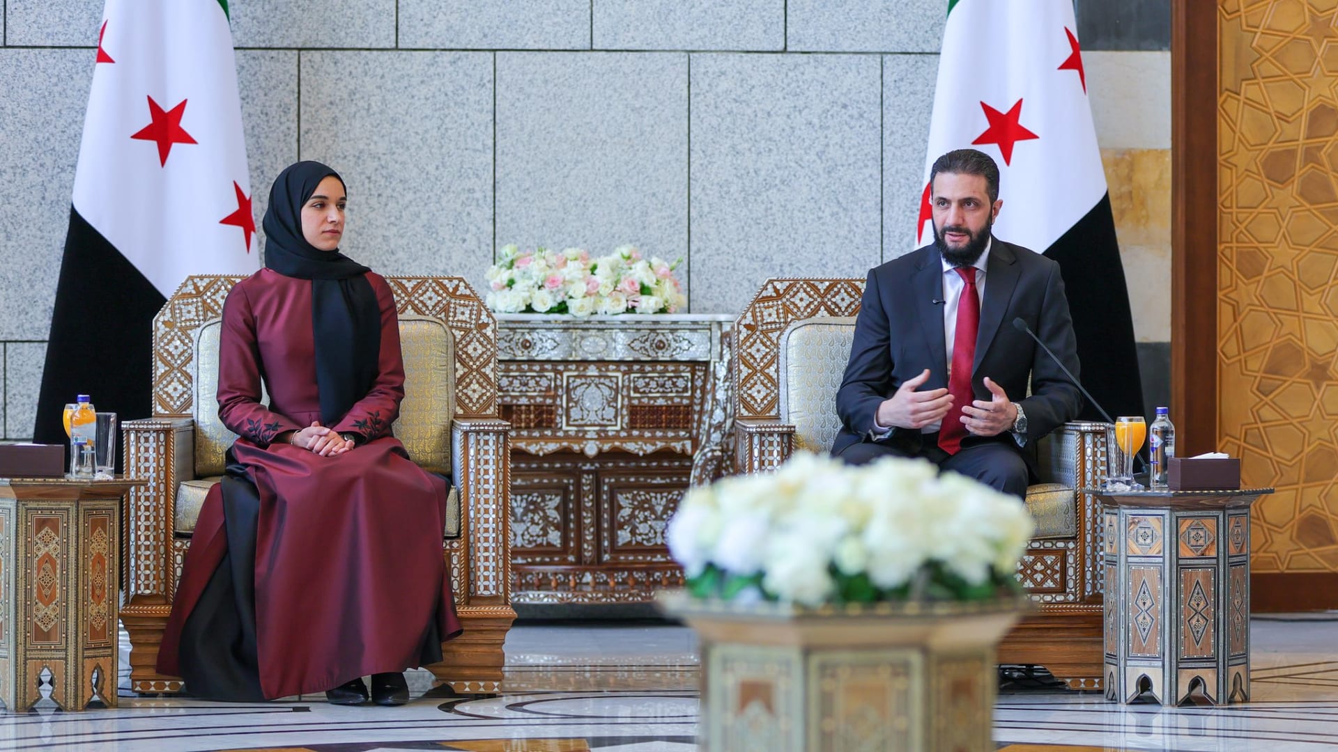"عاشت معي في مغارات وتنقلنا في 49 بيتا".. أحمد الشرع يشعل تفاعلا بحديثه عن زوجته لطيفة الدروبي