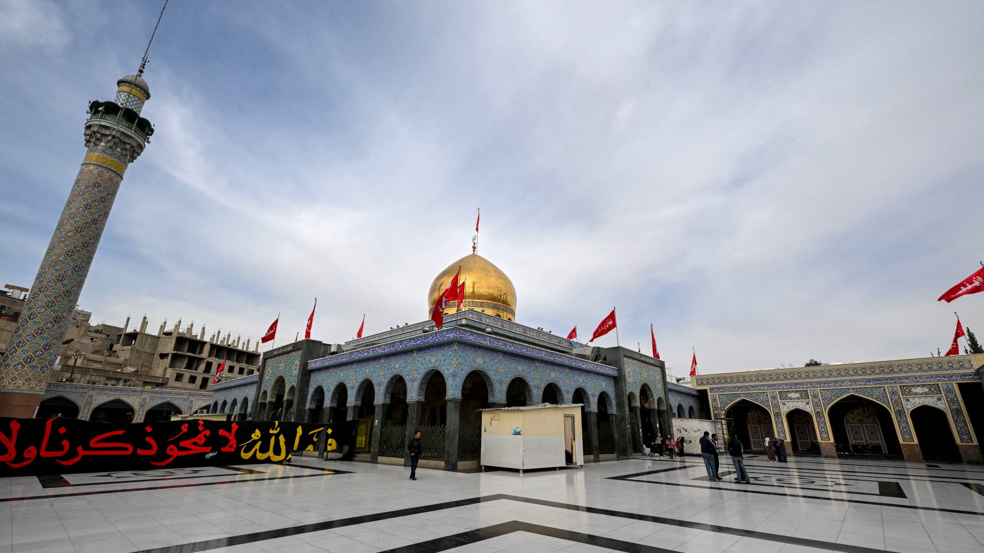 صور متداولة لـ"تفكيك مقام السيدة زينب" في سوريا.. ما صحة السياق؟