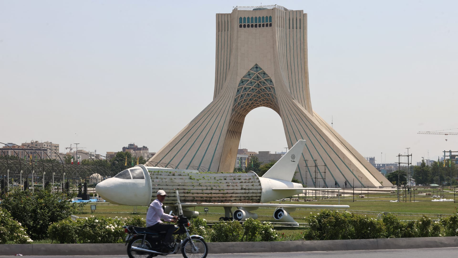 "ستحترق طهران ".. تصريح شديد من وزير دفاع إسرائيل عن استمرار الضربات
