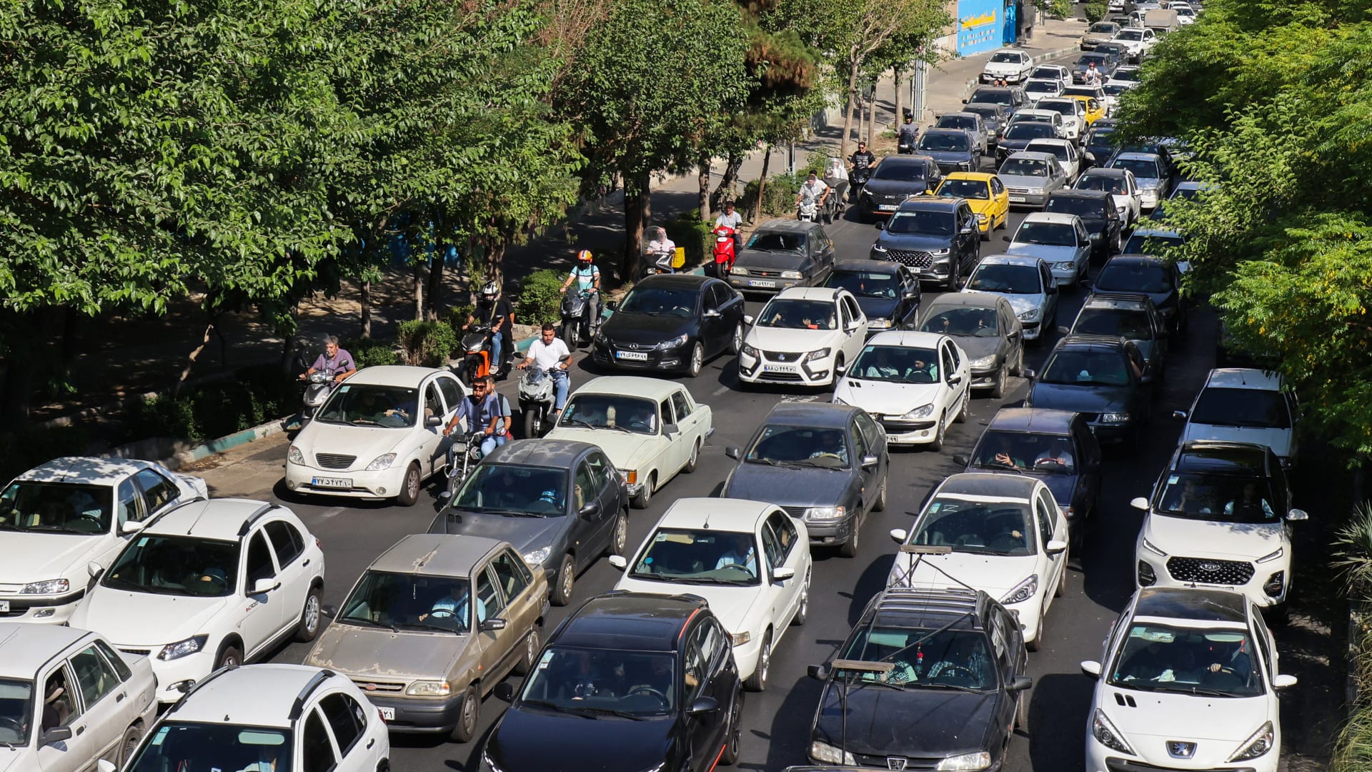 بعد ليلة دامية.. كاتس يُهدد سكان طهران بـ"دفع الثمن".. وبزشكيان يدعو للوحدة