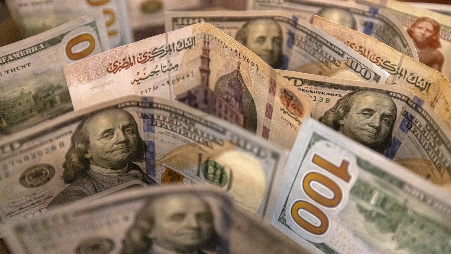 مصر: تداعيات الحرب الإسرائيلية الإيرانية..انخفاض الجنيه والبورصة تخسر 90 مليار جنيه