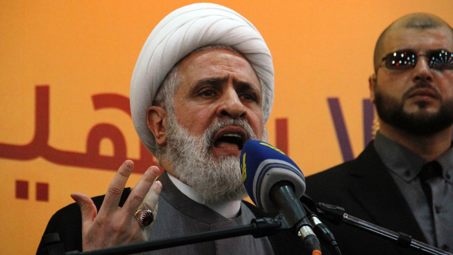 أمين عام حزب الله نعيم قاسم يرد على تهديدات اغتيال خامنئي ووزير دفاع إسرائيل يعلق
