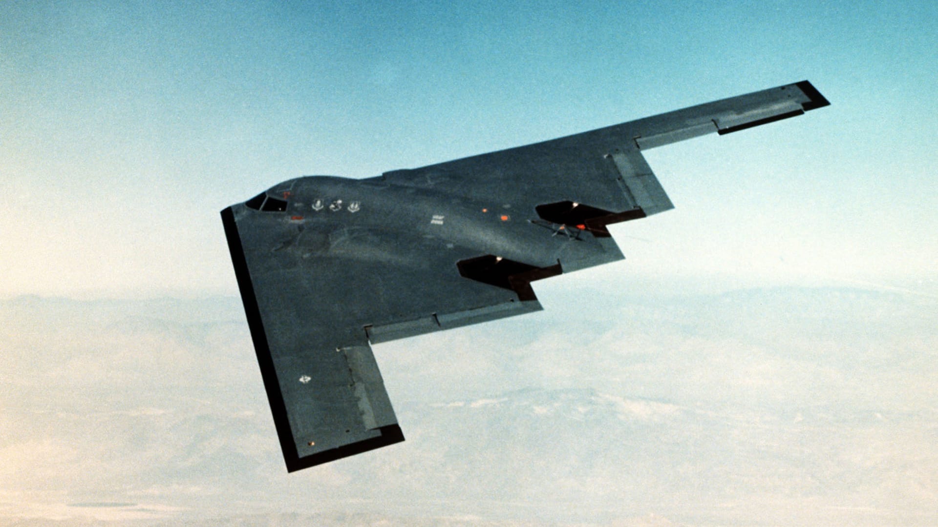 قاذفات "B-2" الشبح تقلع نحو "غوام" قبل ضربة أمريكية محتملة على إيران
