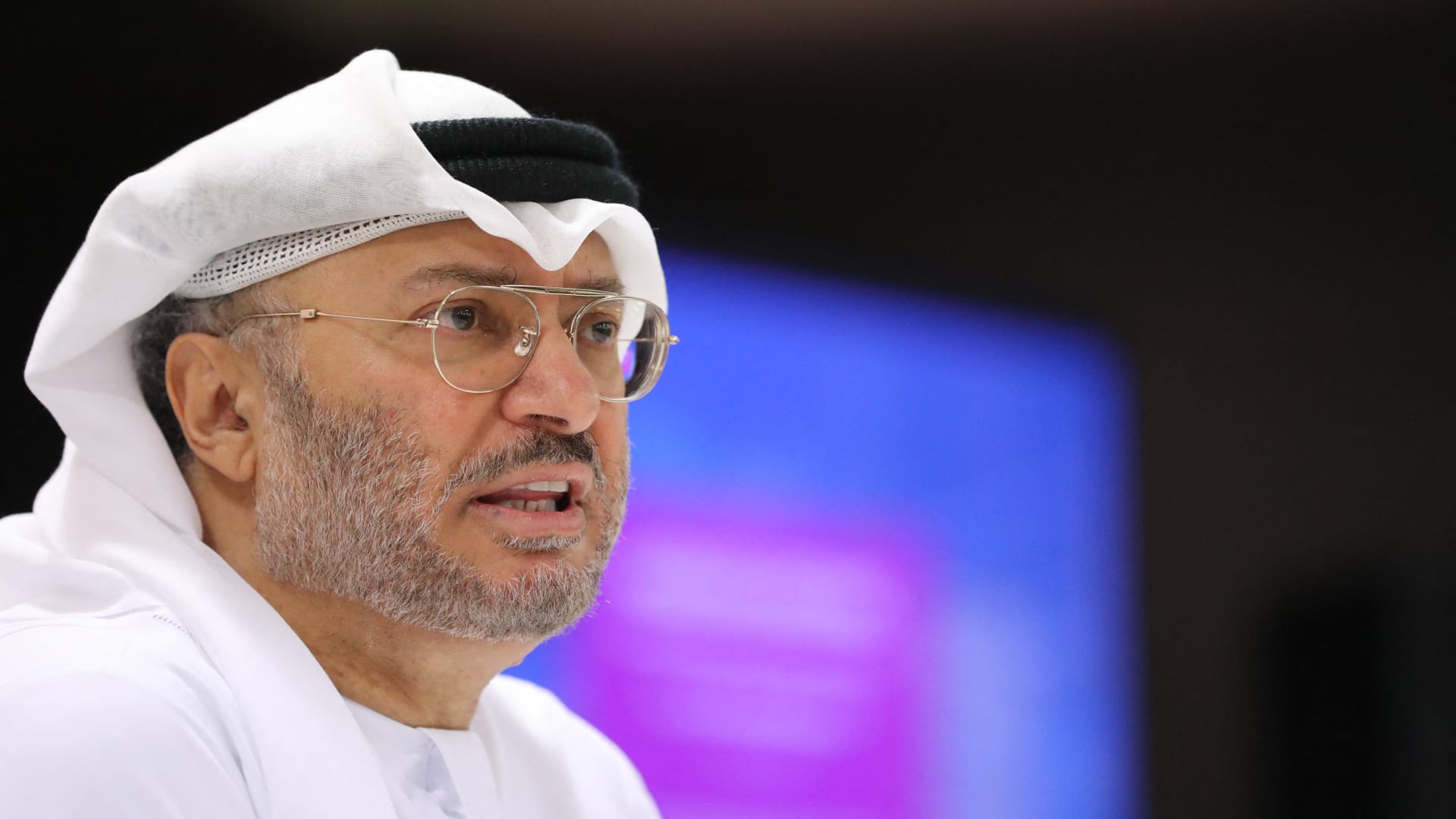 قرقاش: دعوة وزير إسرائيلي دول الخليج لتمويل العمليات في إيران "وقاحة وإفلاس أخلاقي"