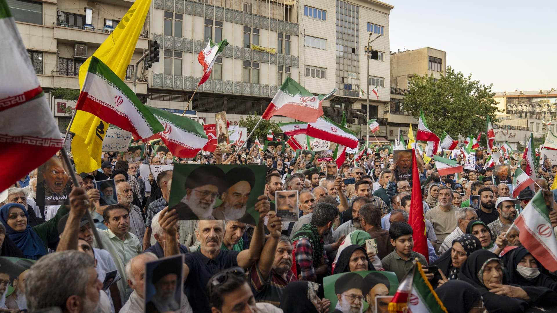 مسؤول إيراني لـCNN: طهران تريد من أمريكا أن "تدفع" ثمن هجماتها "مباشرة"