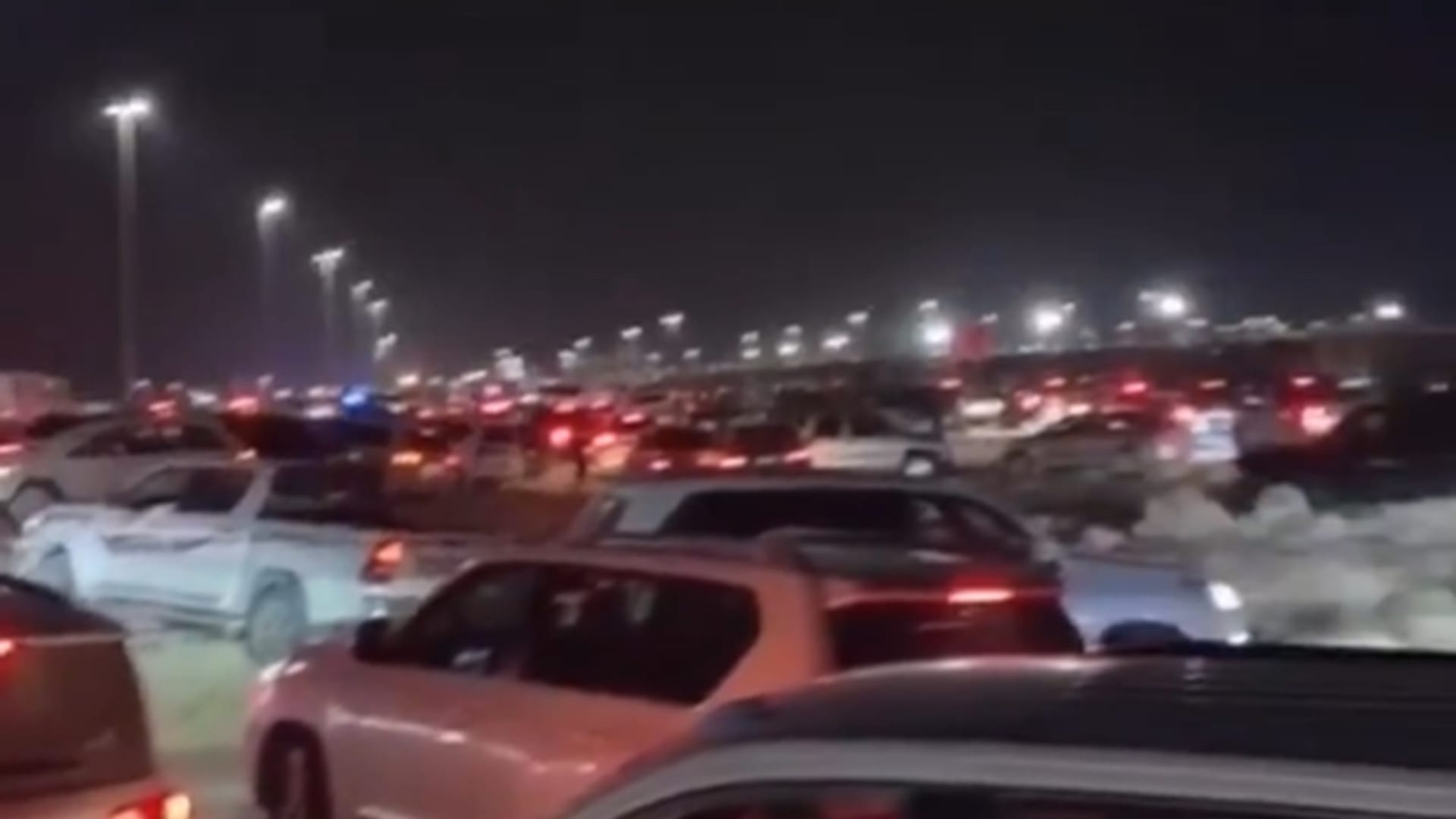 تداول فيديو مزعوم عن "هروب جماعي من قطر نحو السعودية عبر منفذ سلوى".. ما حقيقته؟