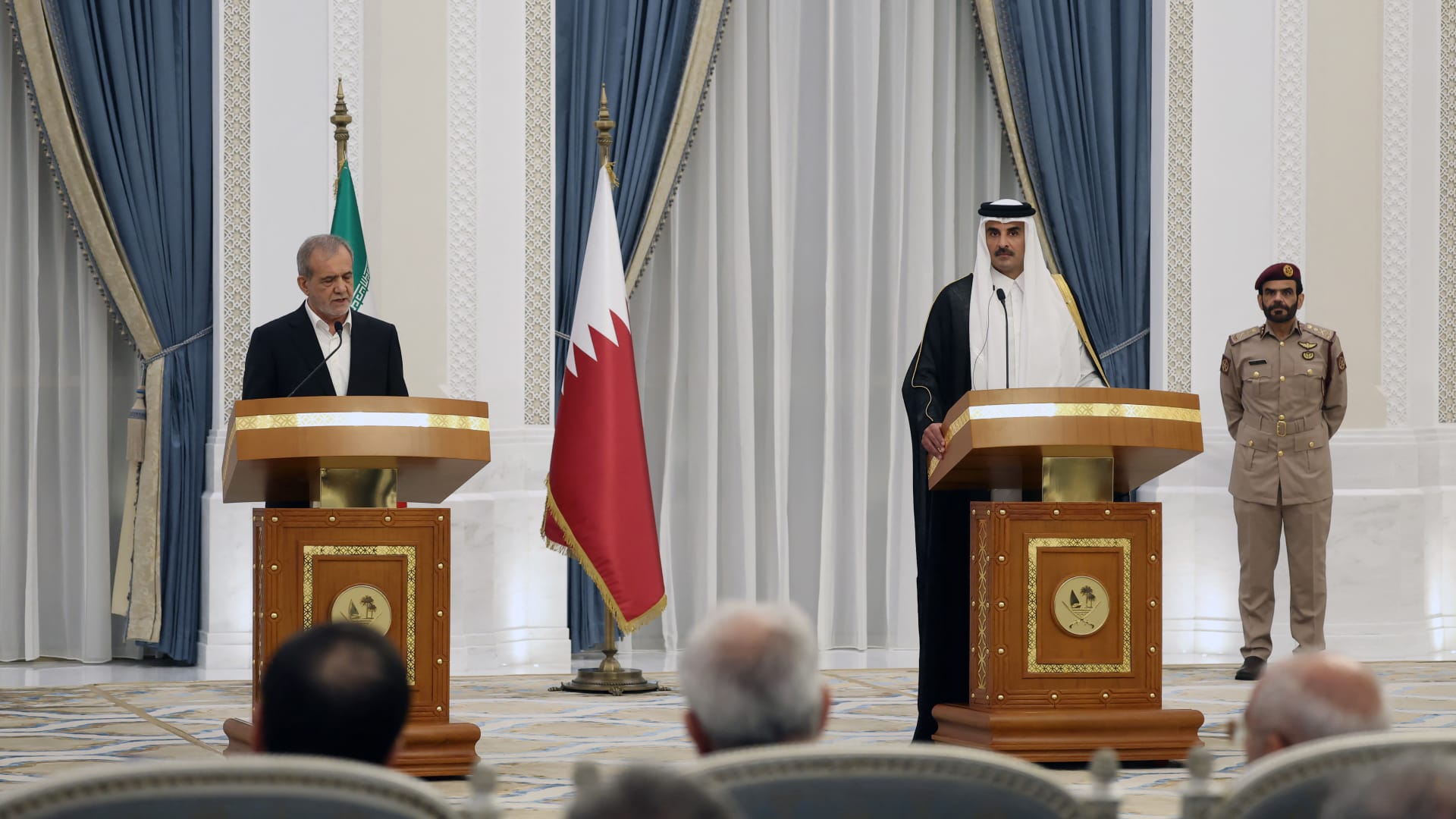 ماذا دار بين أمير قطر ورئيس إيران بأول اتصال بعد الهجوم الصاروخي على قاعدة العديد؟
