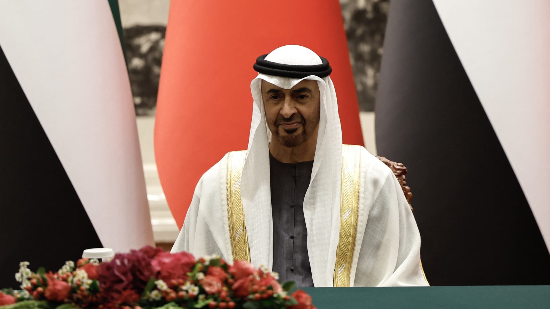 بعد وقف إطلاق النار.. رئيس إيران يوجه "طلبا" إلى محمد بن زايد لينقله للأمريكيين