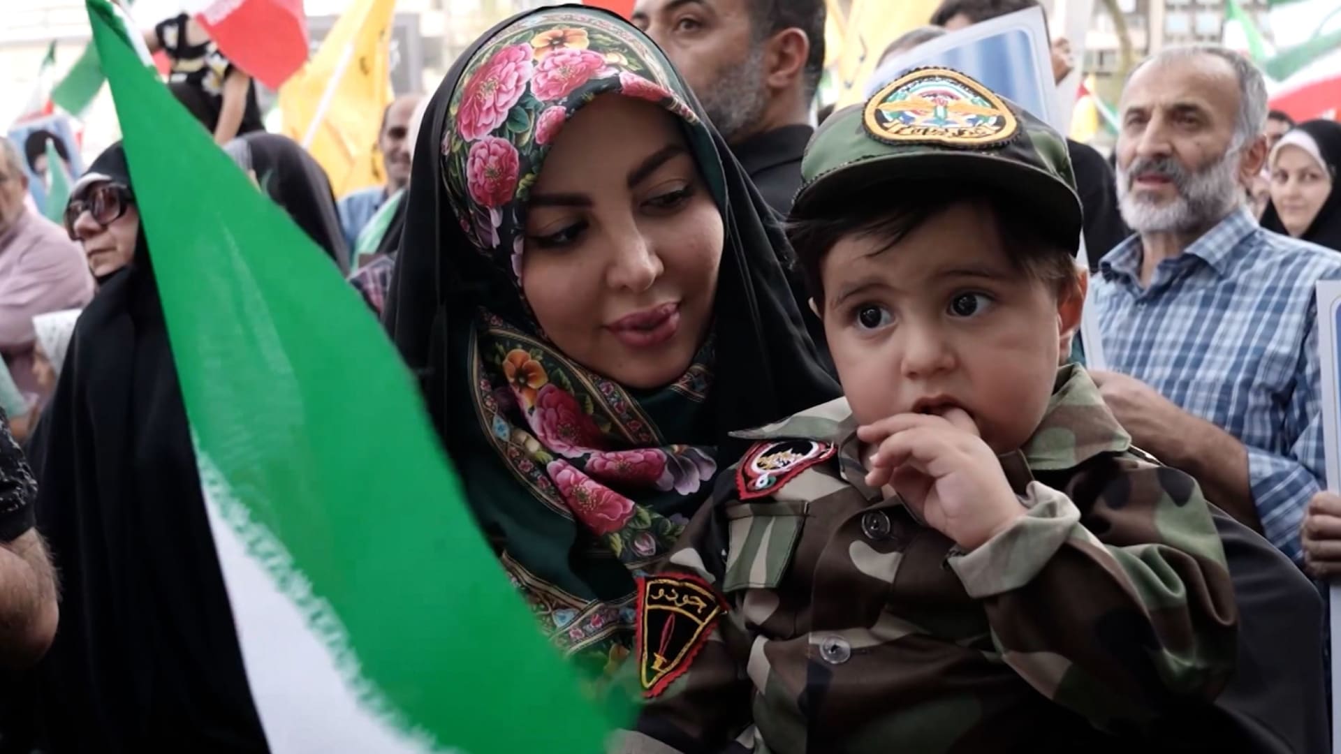 إيرانيون بمظاهرة تؤيد الحكومة لـCNN: وقف إطلاق النار ليس كافيًا