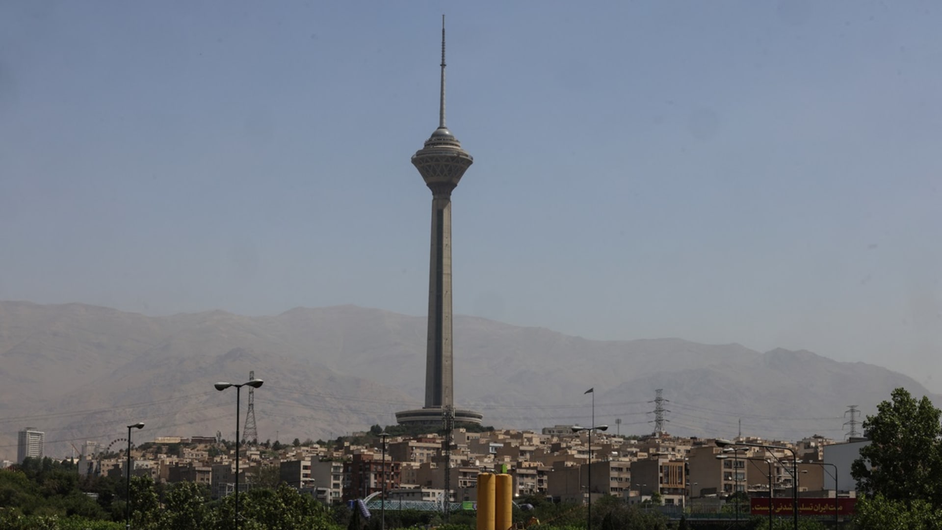 بعد وقف إطلاق النار.. وزير دفاع إيران يصل الصين في زيارة تستغرق يومين