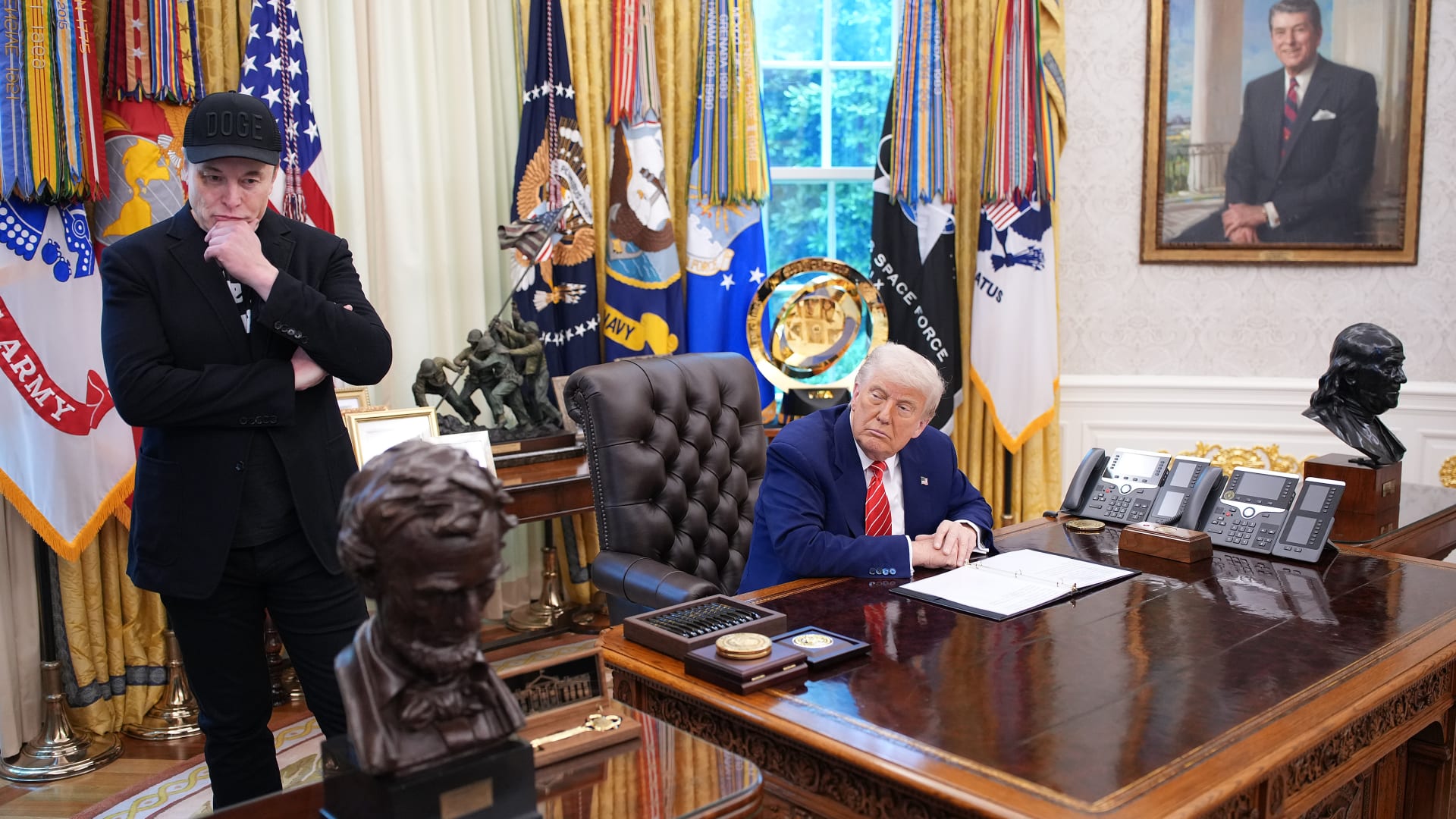 إيلون ماسك يطلق أقوى تهديد سياسي.. وترامب يرد: بدون الدعم كنت ستغلق مصنعك وتعود لجنوب إفريقيا