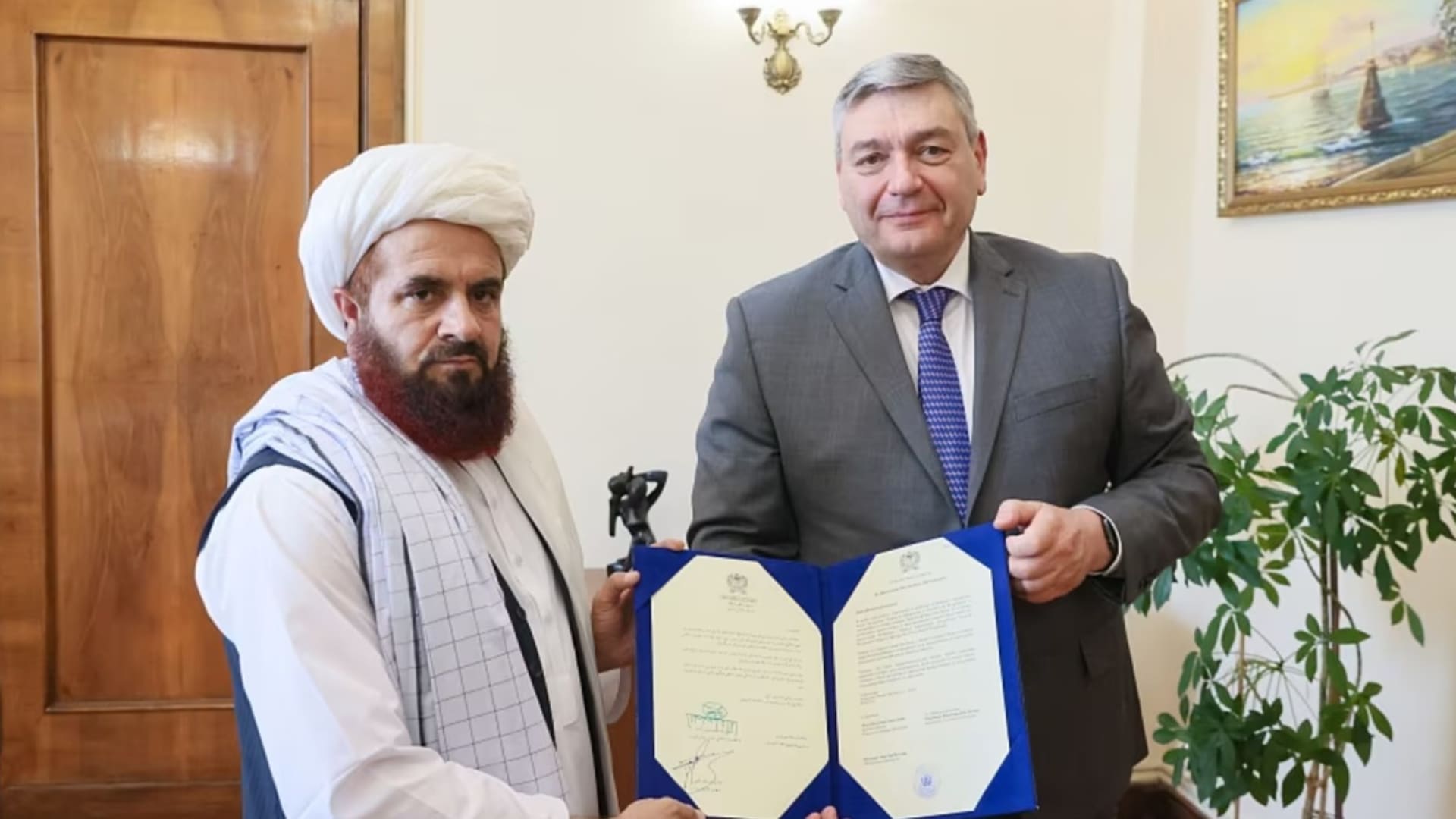 روسيا تصبح أول دولة تعترف بحكومة "طالبان" منذ توليها السلطة في 2021.. ما السبب؟