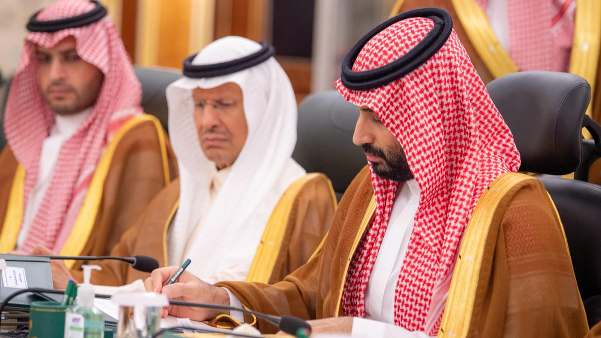 السعودية.. تفاعل واسع تثيره الموافقة على نظام تملك غير السعوديين للعقار