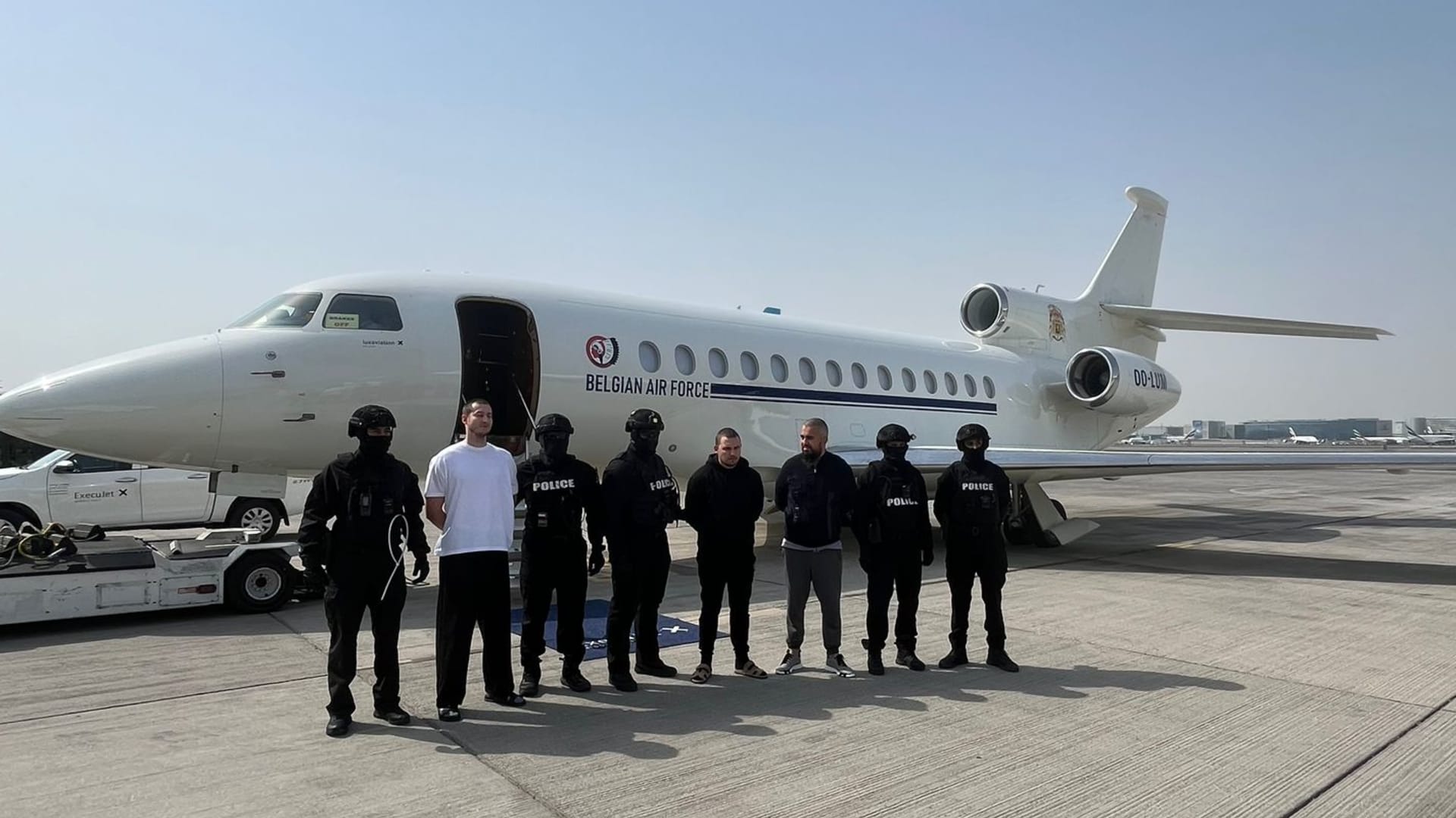 الإمارات: شرطة دبي تعتقل 3 بلجيكيين مطلوبين للإنتربول بتهمة الجريمة المنظمة وتسلمهم لبلادهم