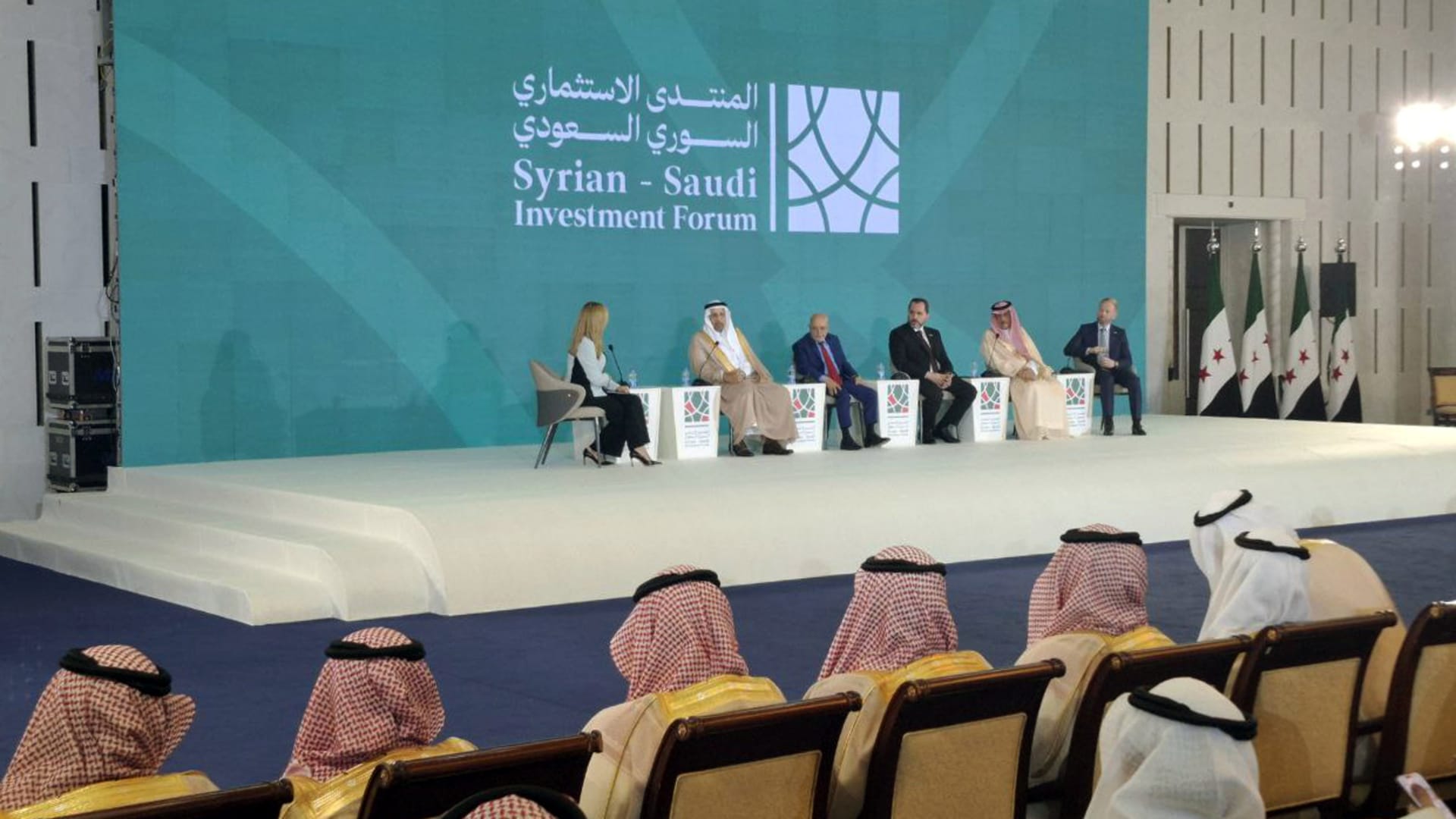 بحضور الشرع.. توقيع اتفاقيات مشتركة خلال منتدى الاستثمار السوري السعودي