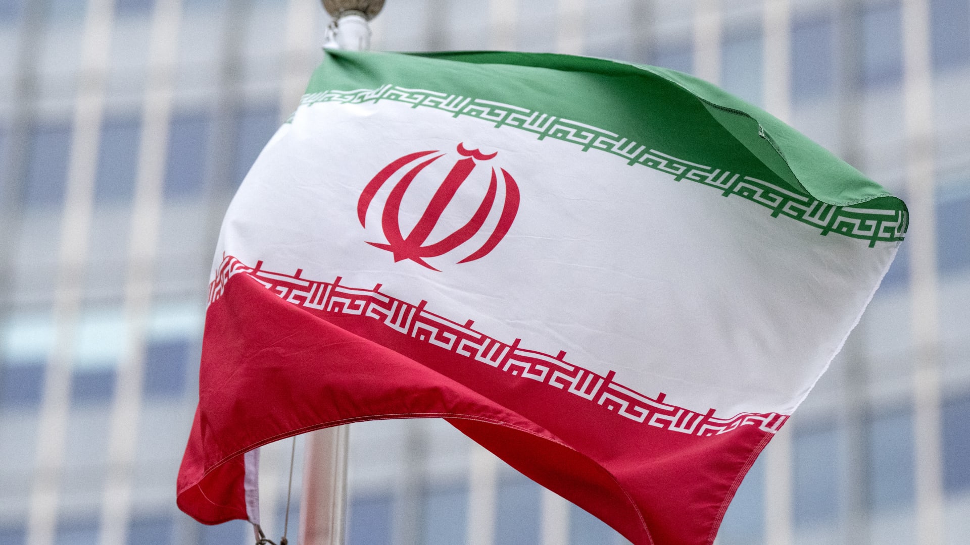 باتفاق بين الدولتين.. طهران: ترحيل عشرات الإيرانيين من أمريكا إلى بلادهم