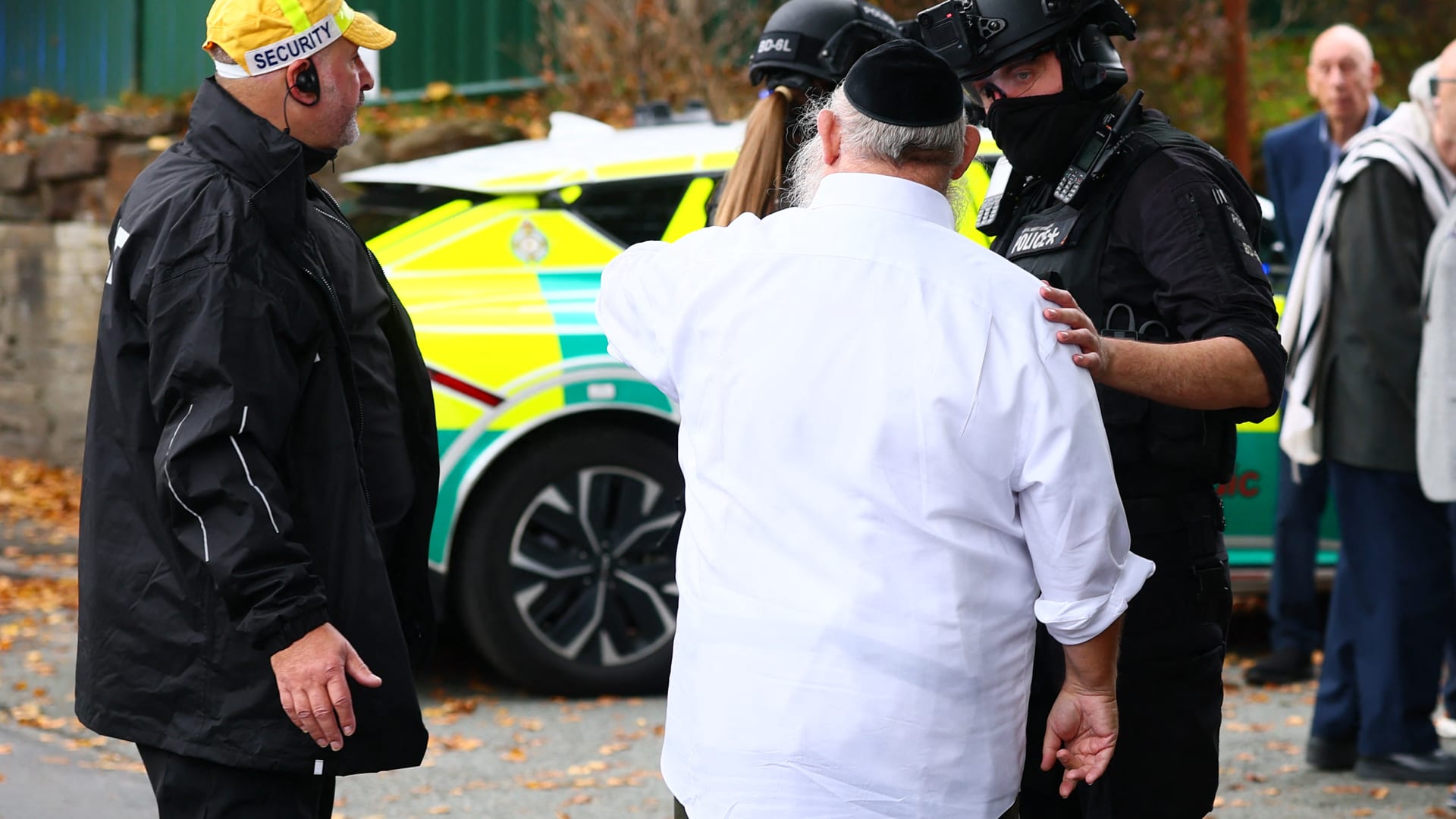 إصابات في حادث دهس وطعن بكنيس يهودي في مانشستر ببريطانيا